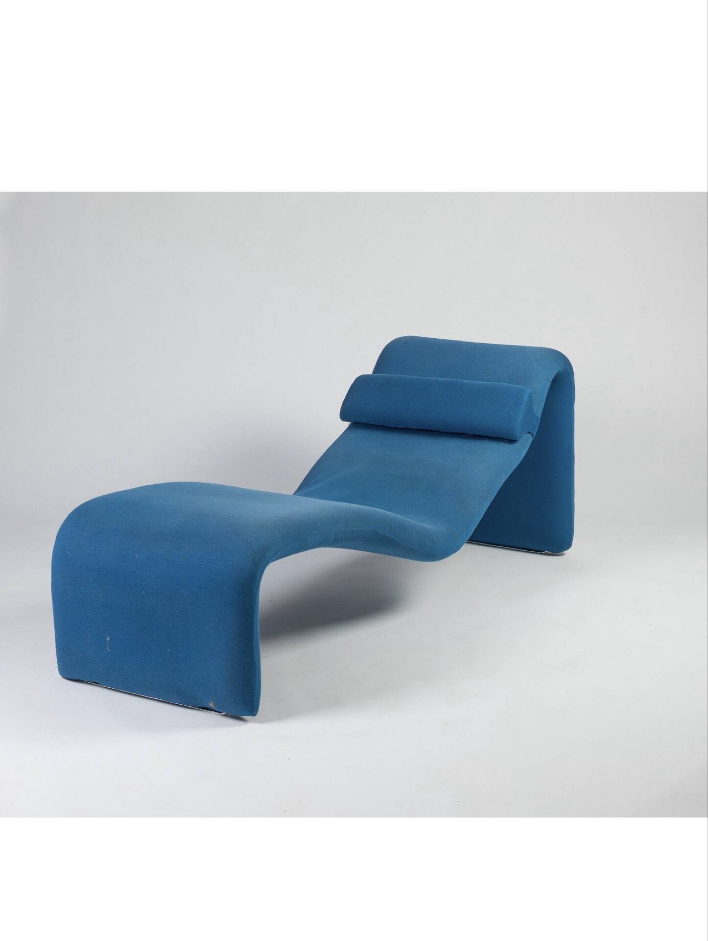 1 Djinn chaise longue by Olivier Mourgue