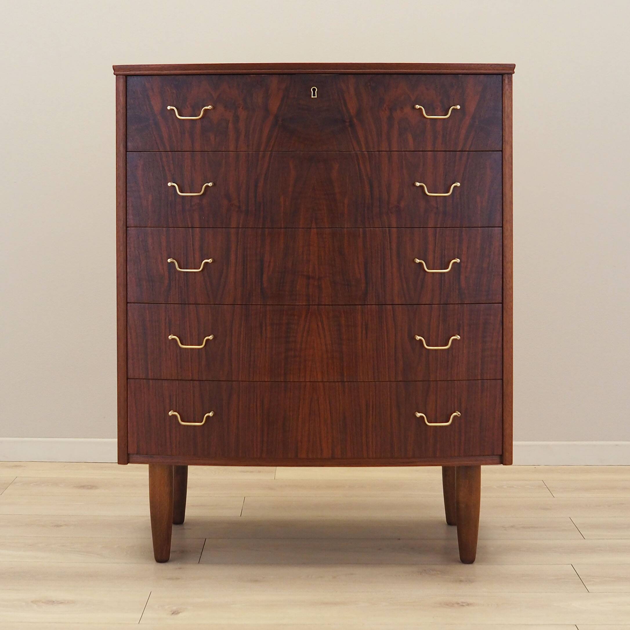 Commode en noyer, design danois, années 1970, production : Danemark