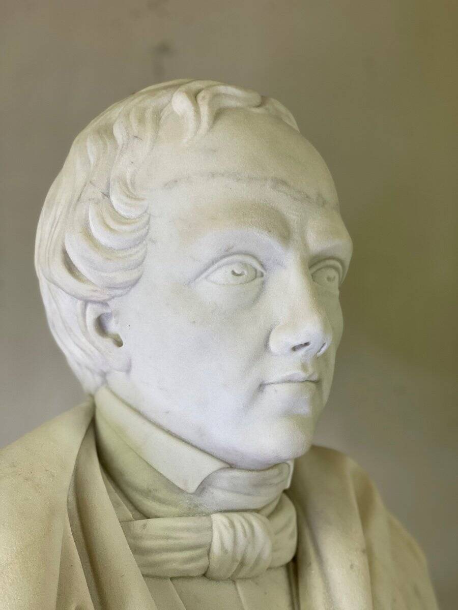 Buste en marbre de Carrare début XIXème siècle