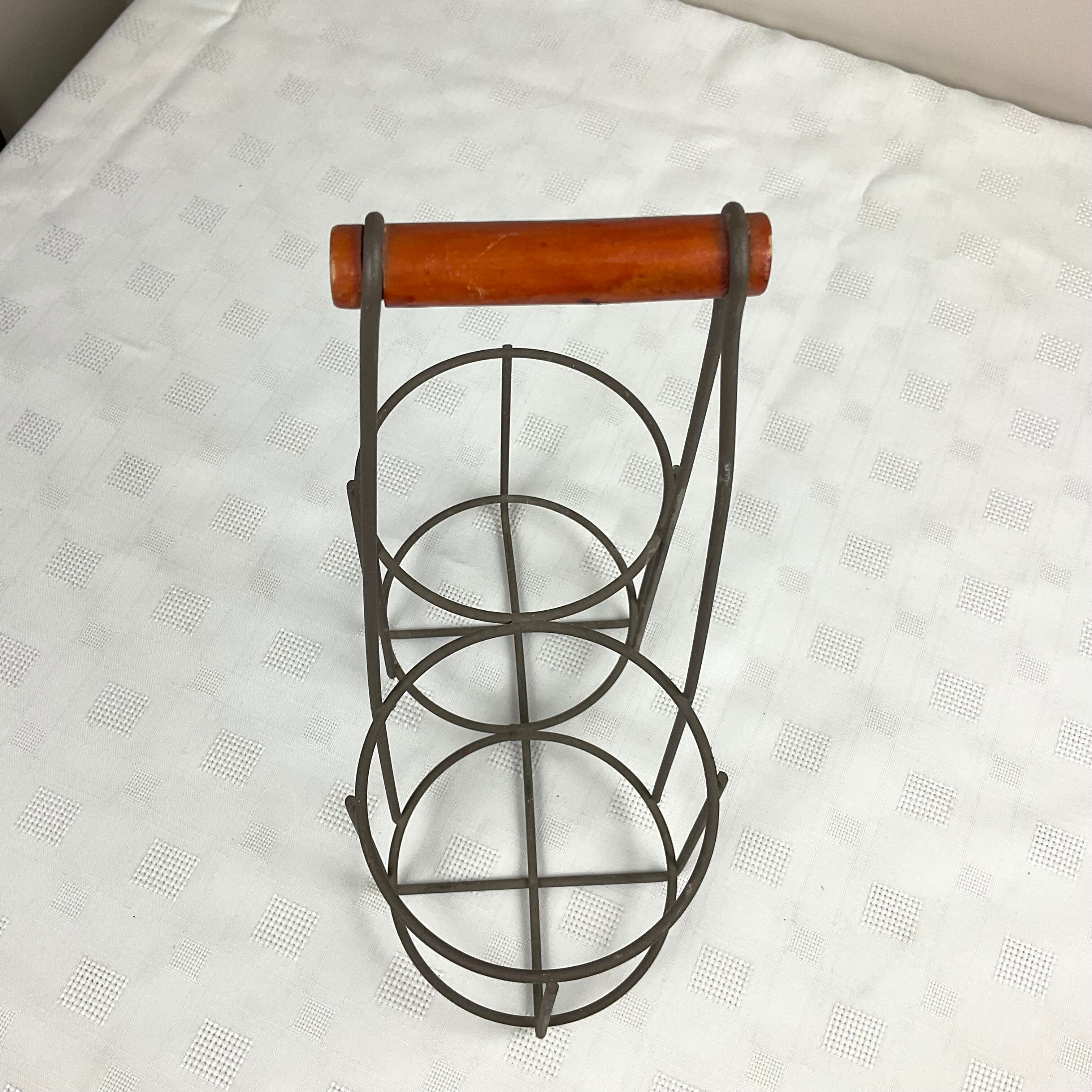 Metal bottle basket