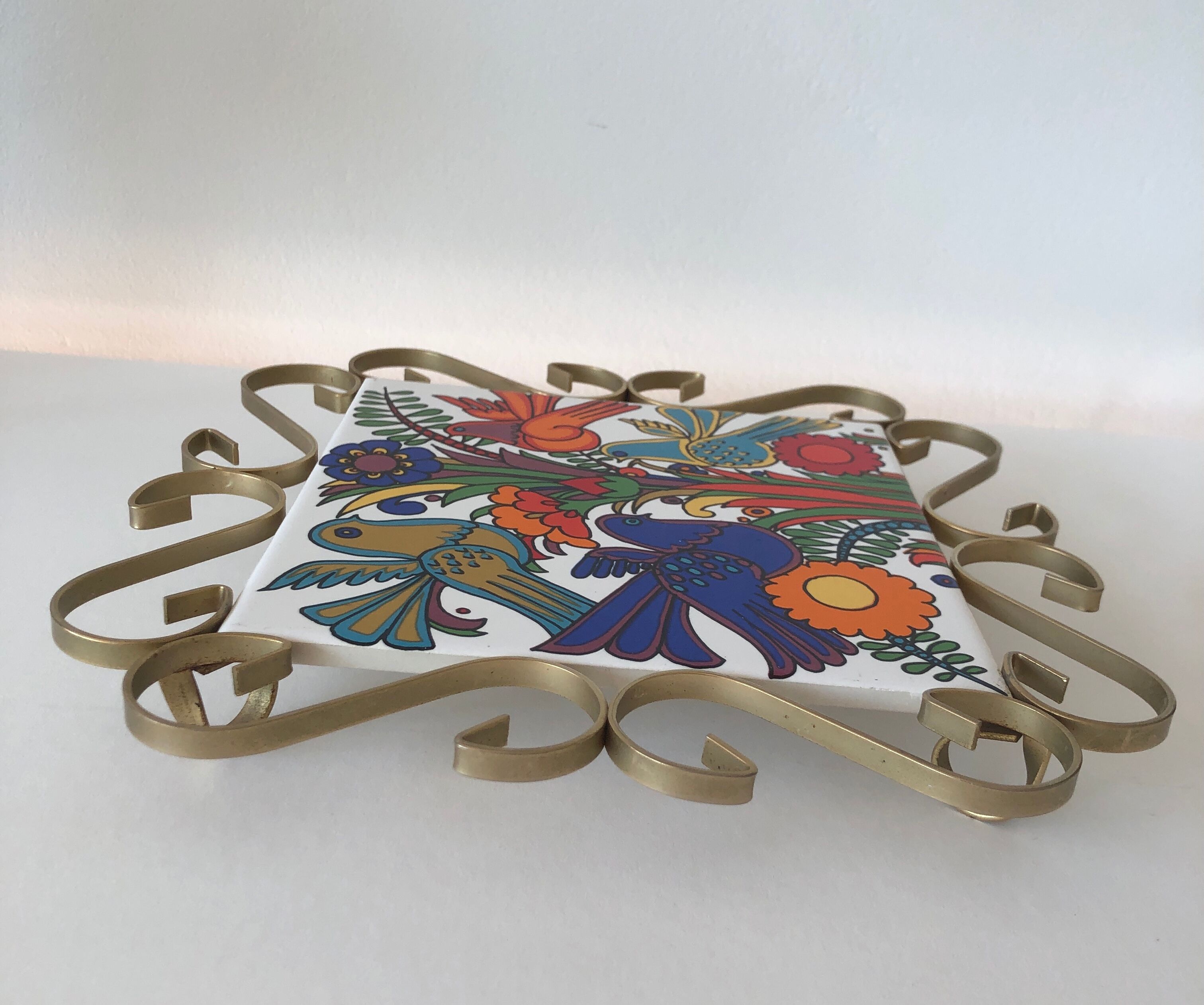 Underside Of Plat service Acapulco by Villeroy & Boch