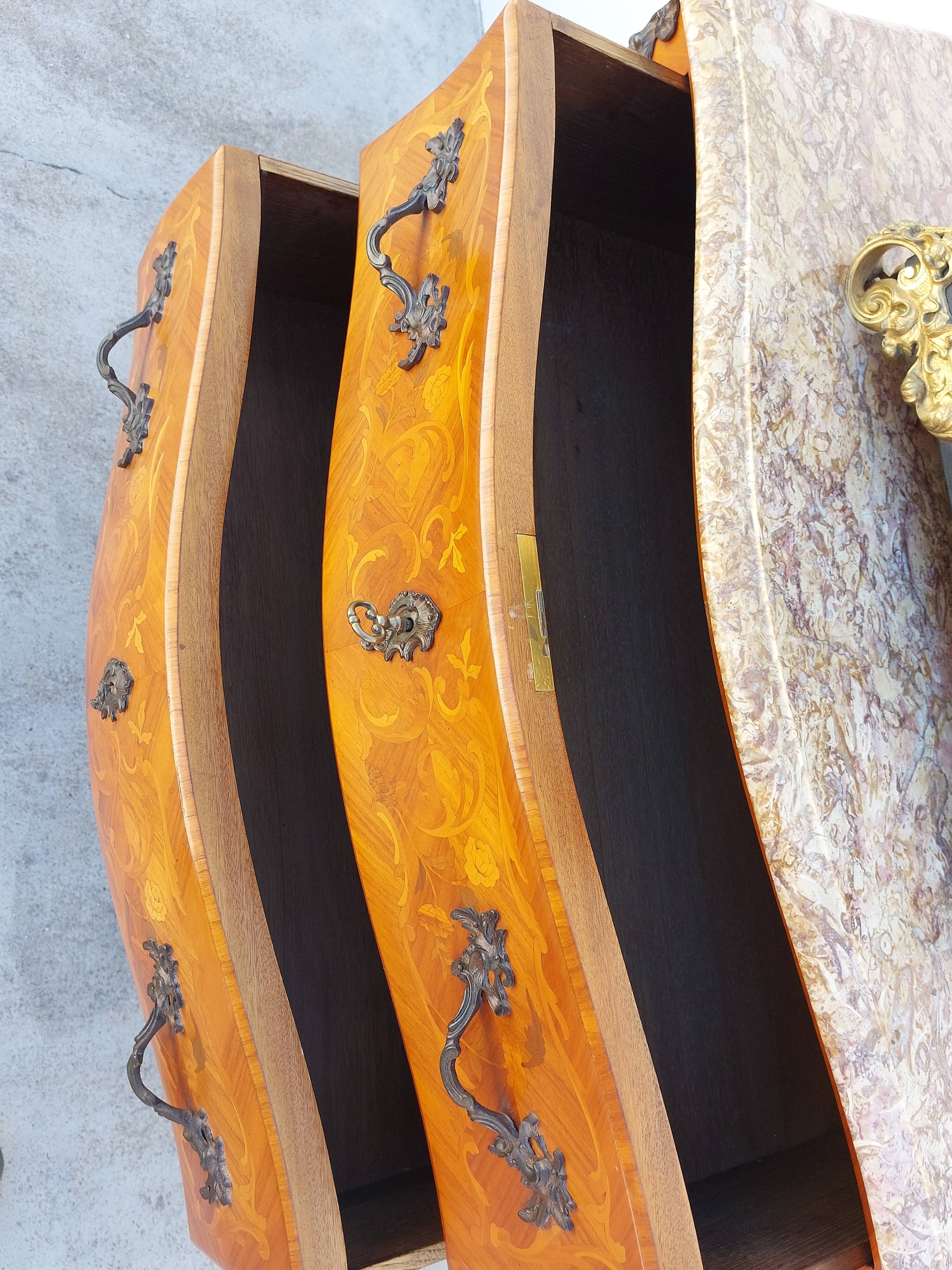 Louis XV chest of drawers in rosewood marquetry