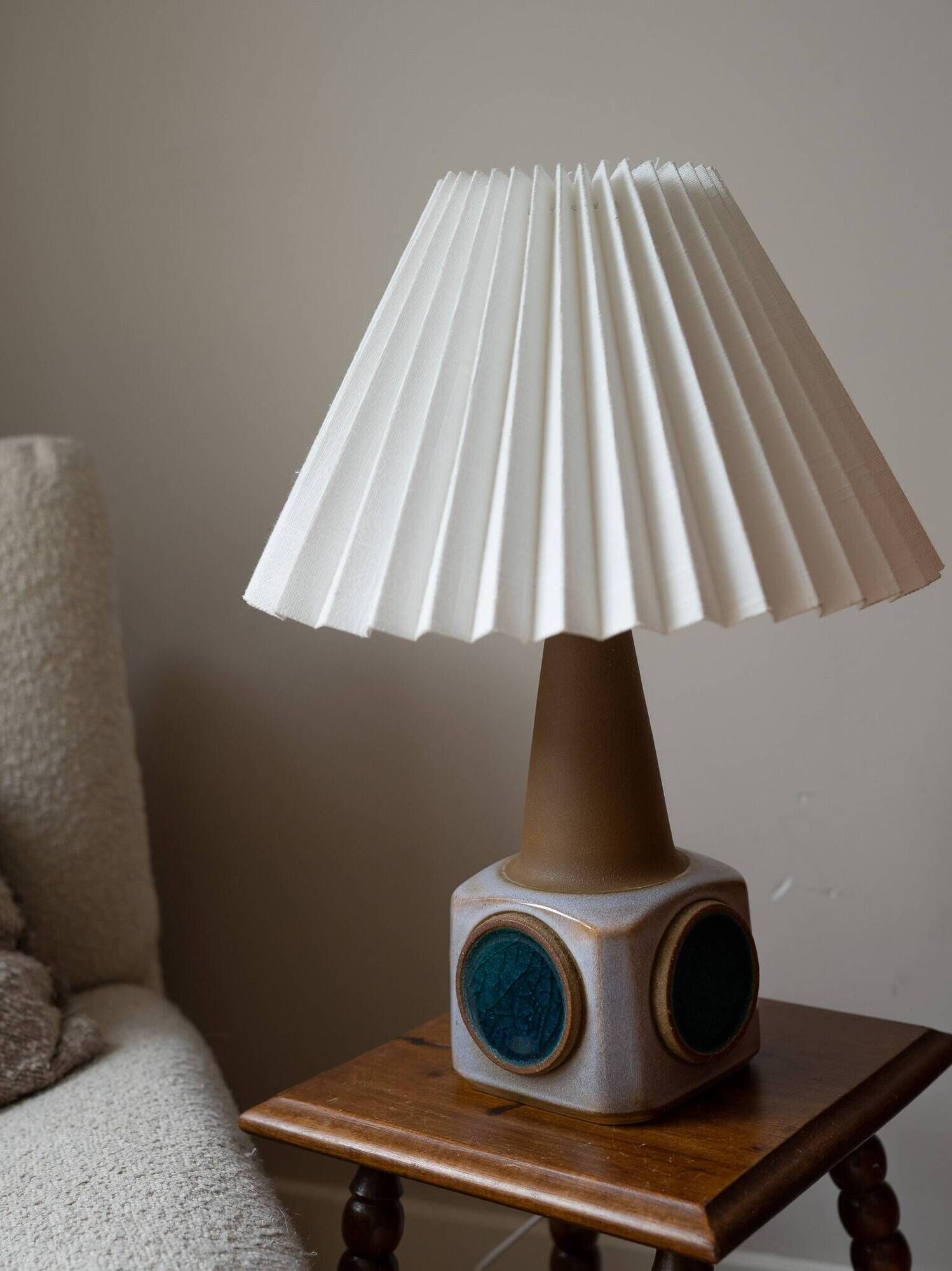 Lampe de table en céramique danoise beige/ lilas/ bleu