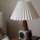 Lampe de table en céramique danoise beige/ lilas/ bleu