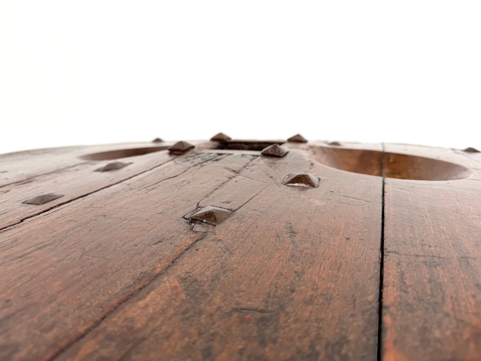 Brutalist Circular Coffee Table in Solid Wood – Brazilian Folk Art
