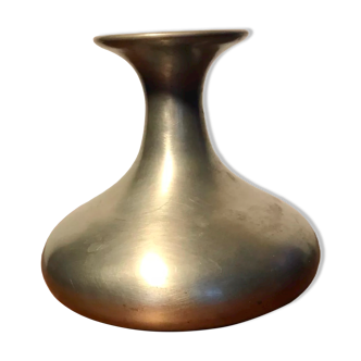 Tewter vase