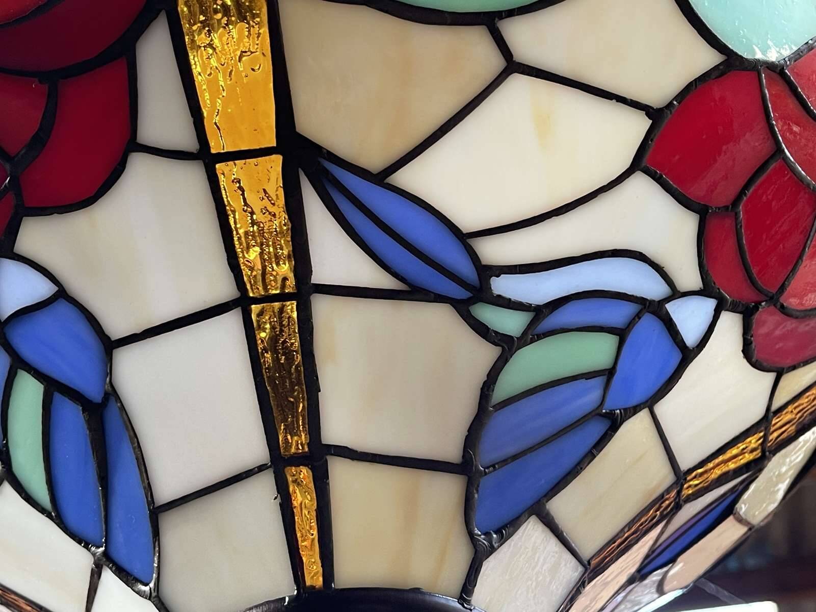 Tiffany-style glass pendant light