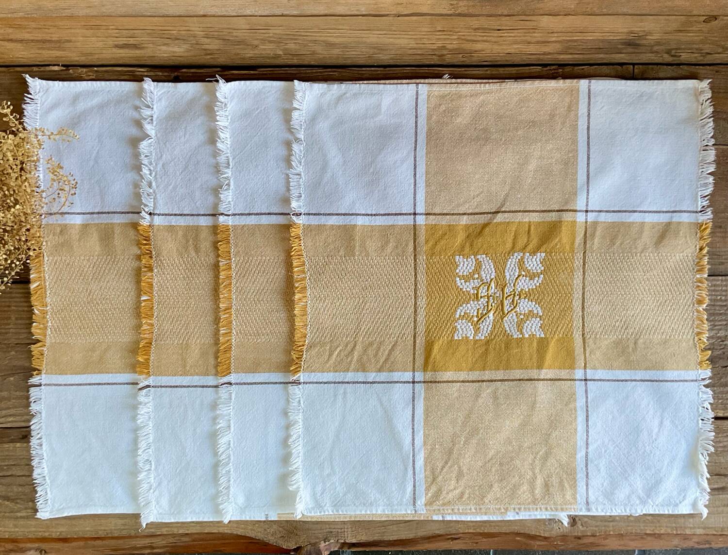4 vintage embroidered napkins