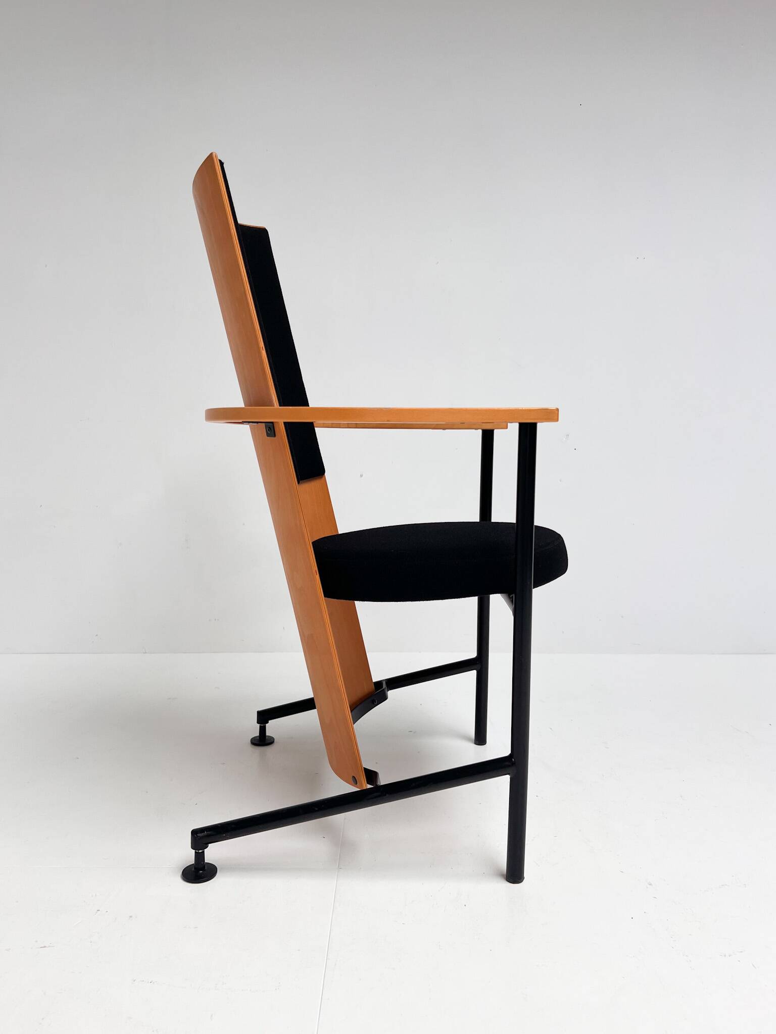 Fauteuil Intimo Nojatuoli par Timo Saarnio, 1989