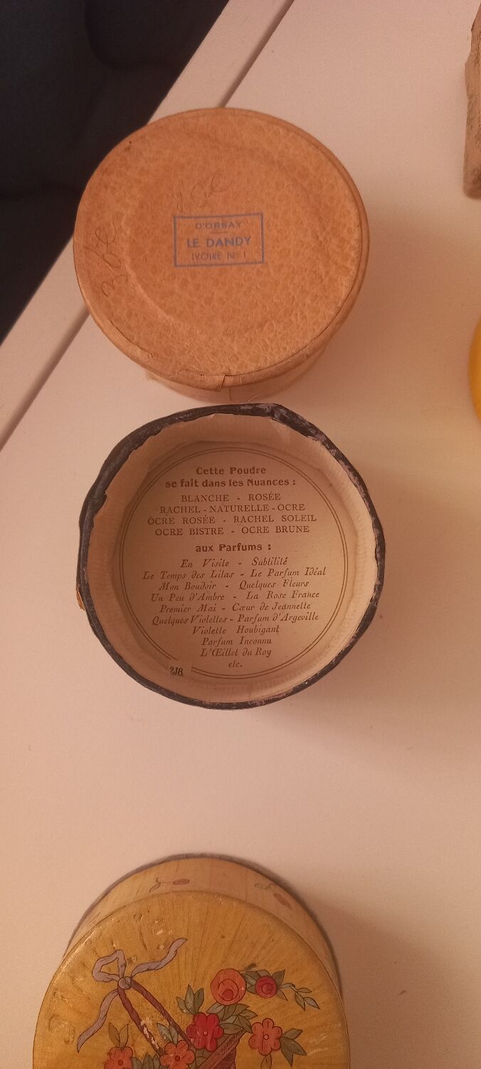 Houbigant powder boxes, shadows and antique advertising collection set