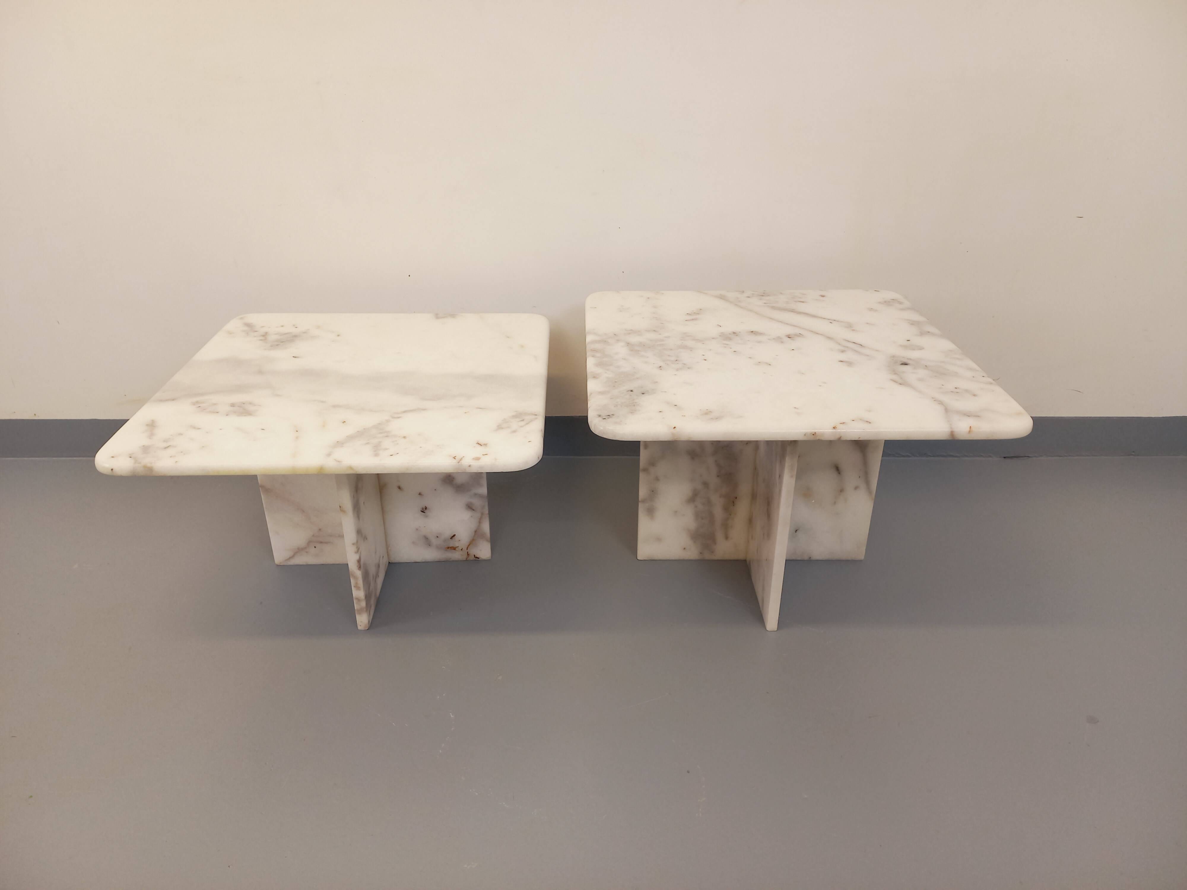 Pair of vintage nesting coffee tables in white marble from the 1970s.