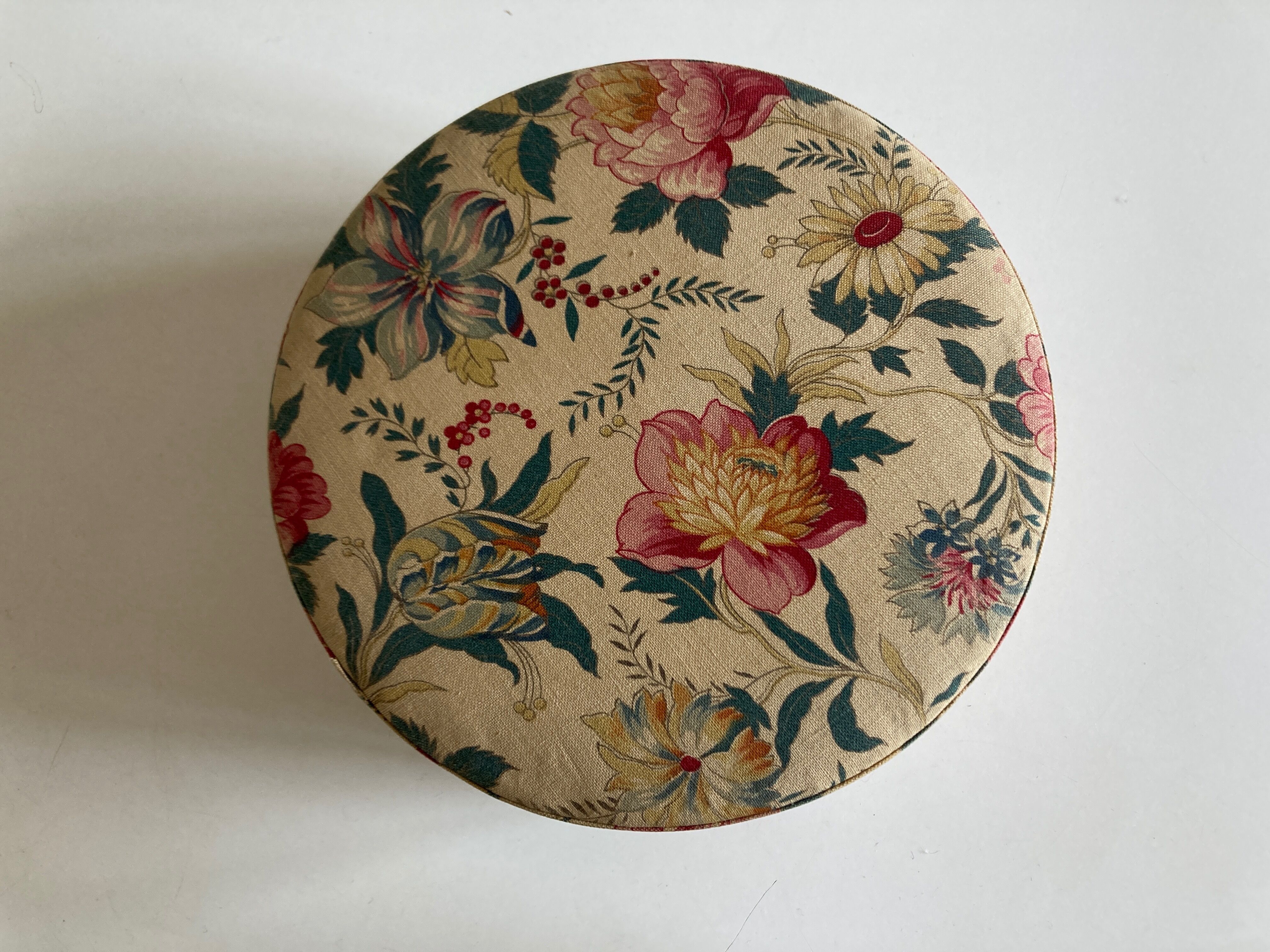 Le Bon Marché box in art deco floral fabric 1930
