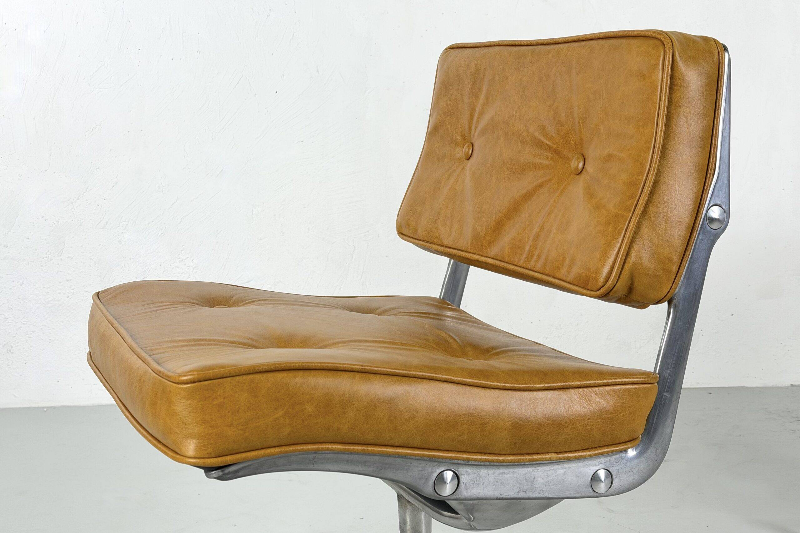 Magnificent pair of "Intermediate" office chairs by Charles & Ray Eames for Herman Miller – 1960s