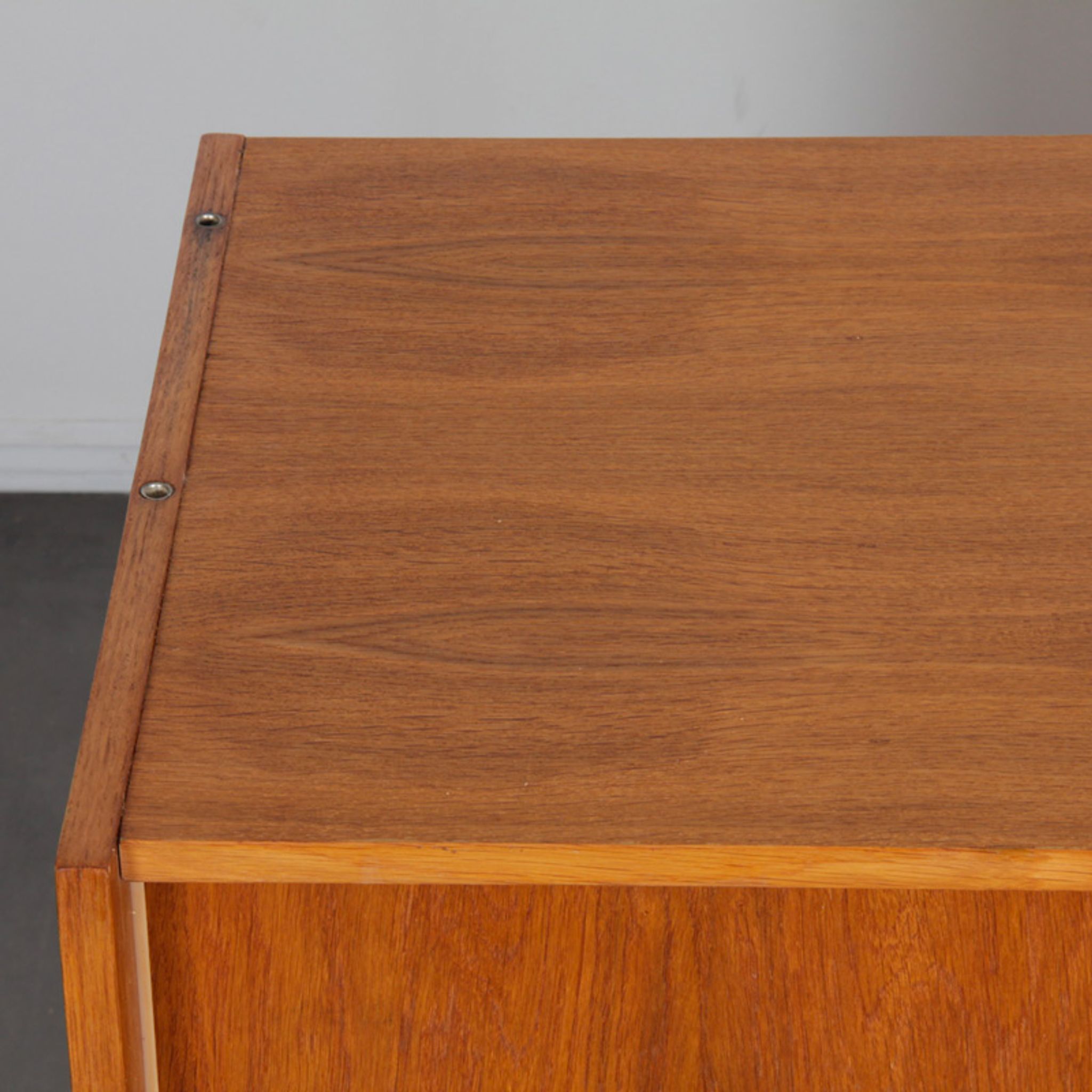 Commode en chêne, modèle U-452, par Jiroutek pour Interier Praha, 1960