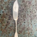 Lot de couverts de service en metal argente, dépareillés, une louche et un couteau a poisson