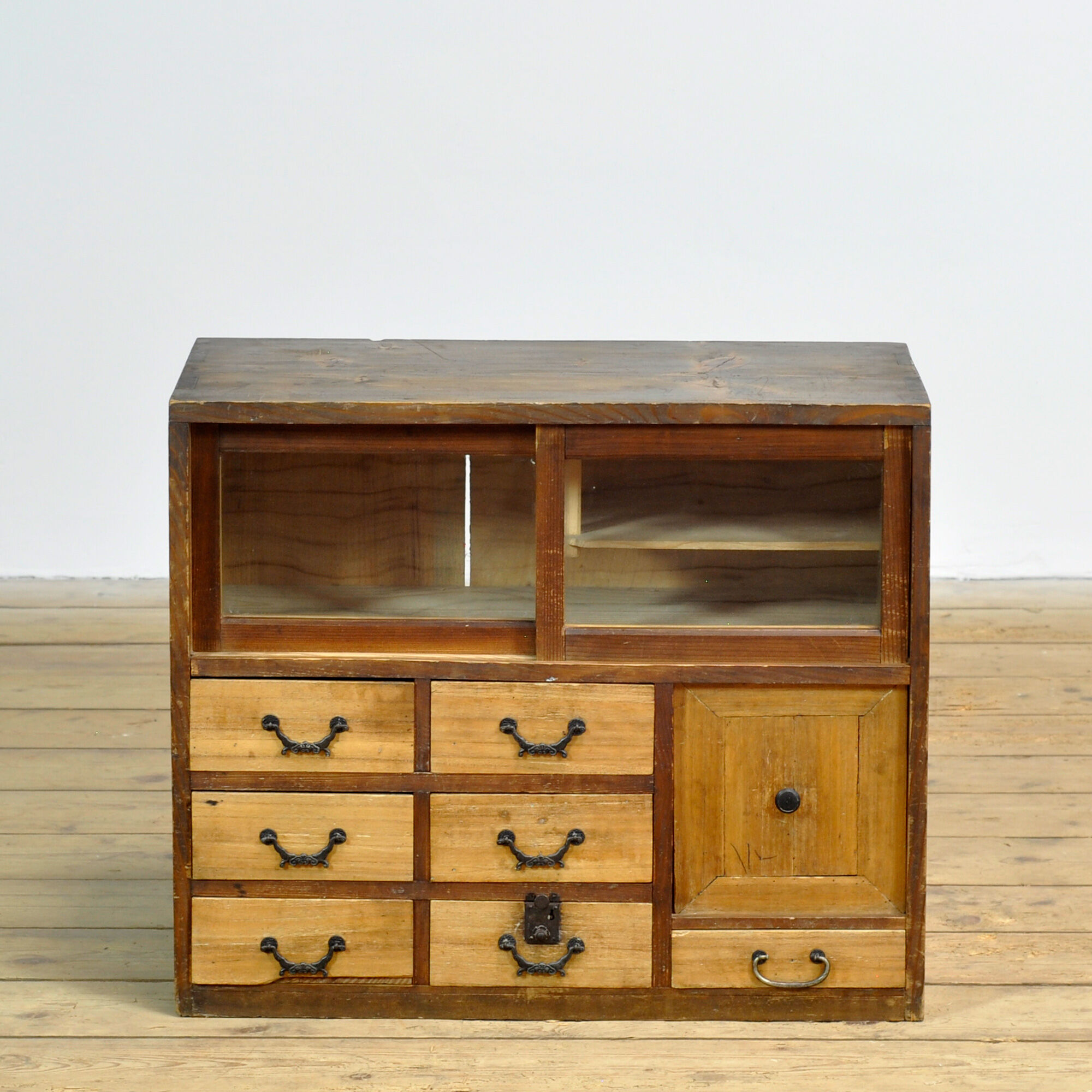 Cabinet japonais, vers 1930
