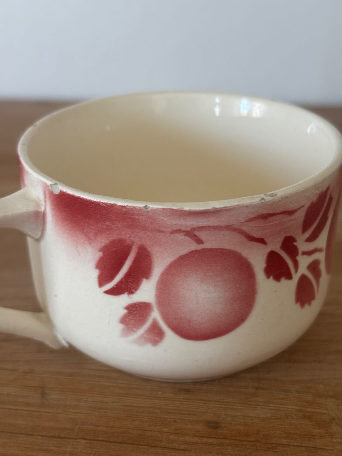 Set of 6 antique cups with fruits and birds from Badonviller.