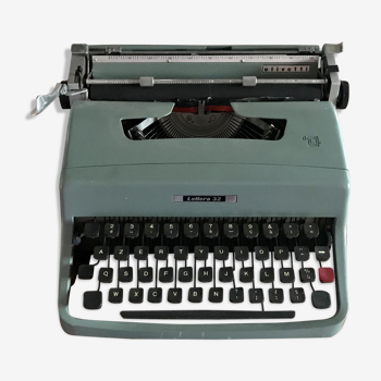 Machine à écrire Olivetti lettera 32