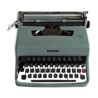 Olivetti lettera 32 typewriter