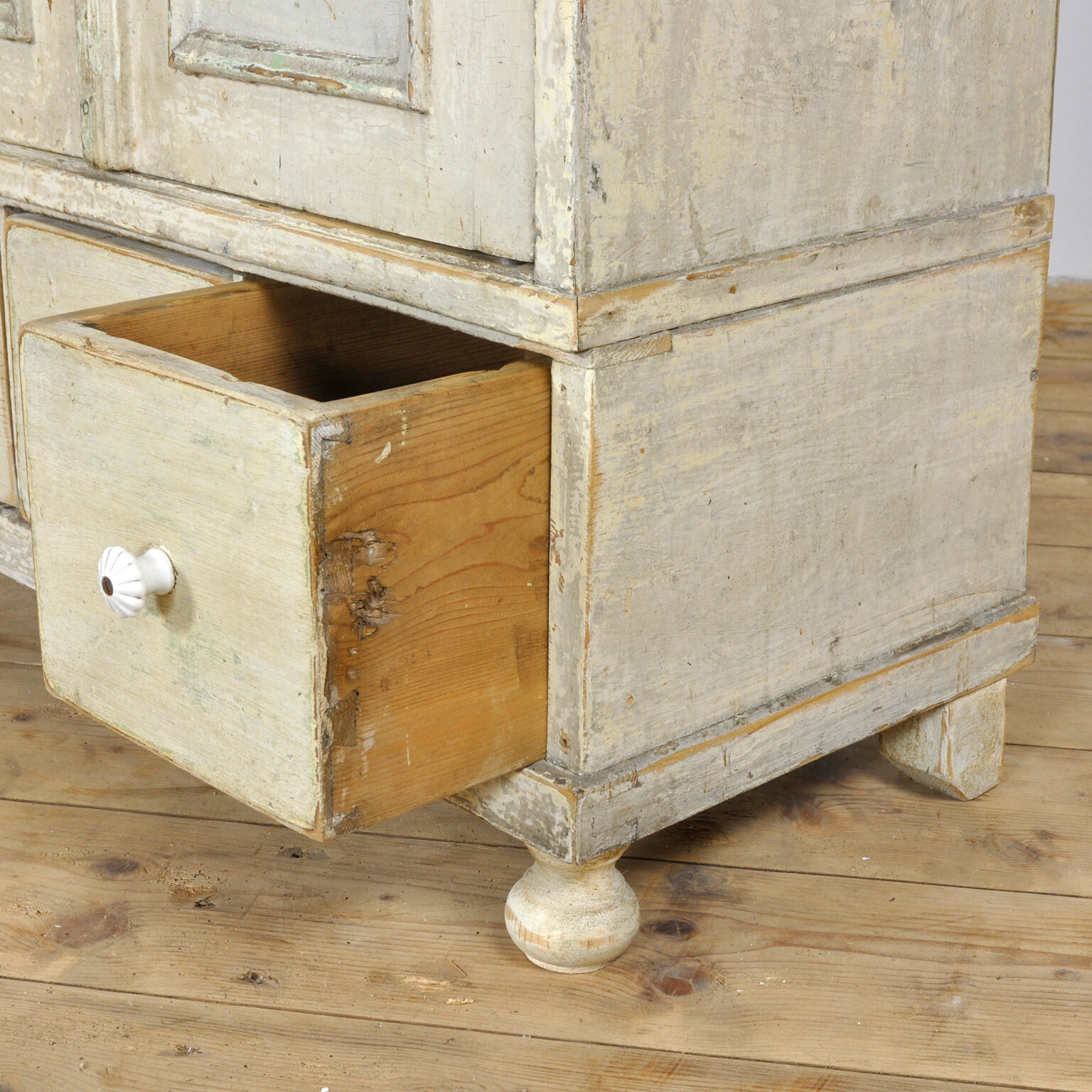Vintage Pine chest of drawers 1930's