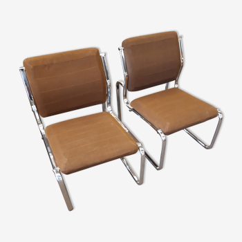 Paire de chauffeuses marron éditées par atal - 1970