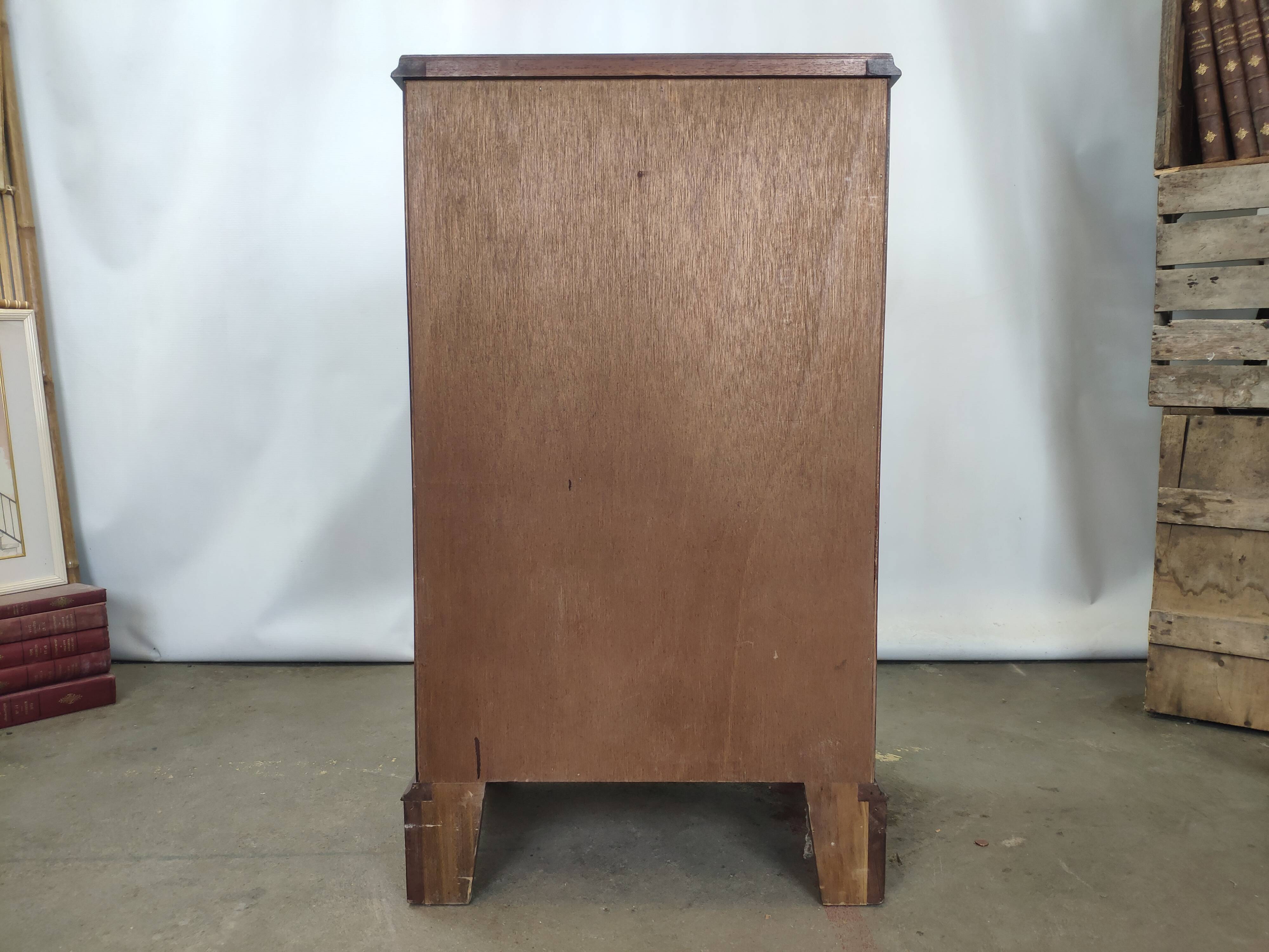 Commode galbée acajou 5 tiroirs poignée anneaux