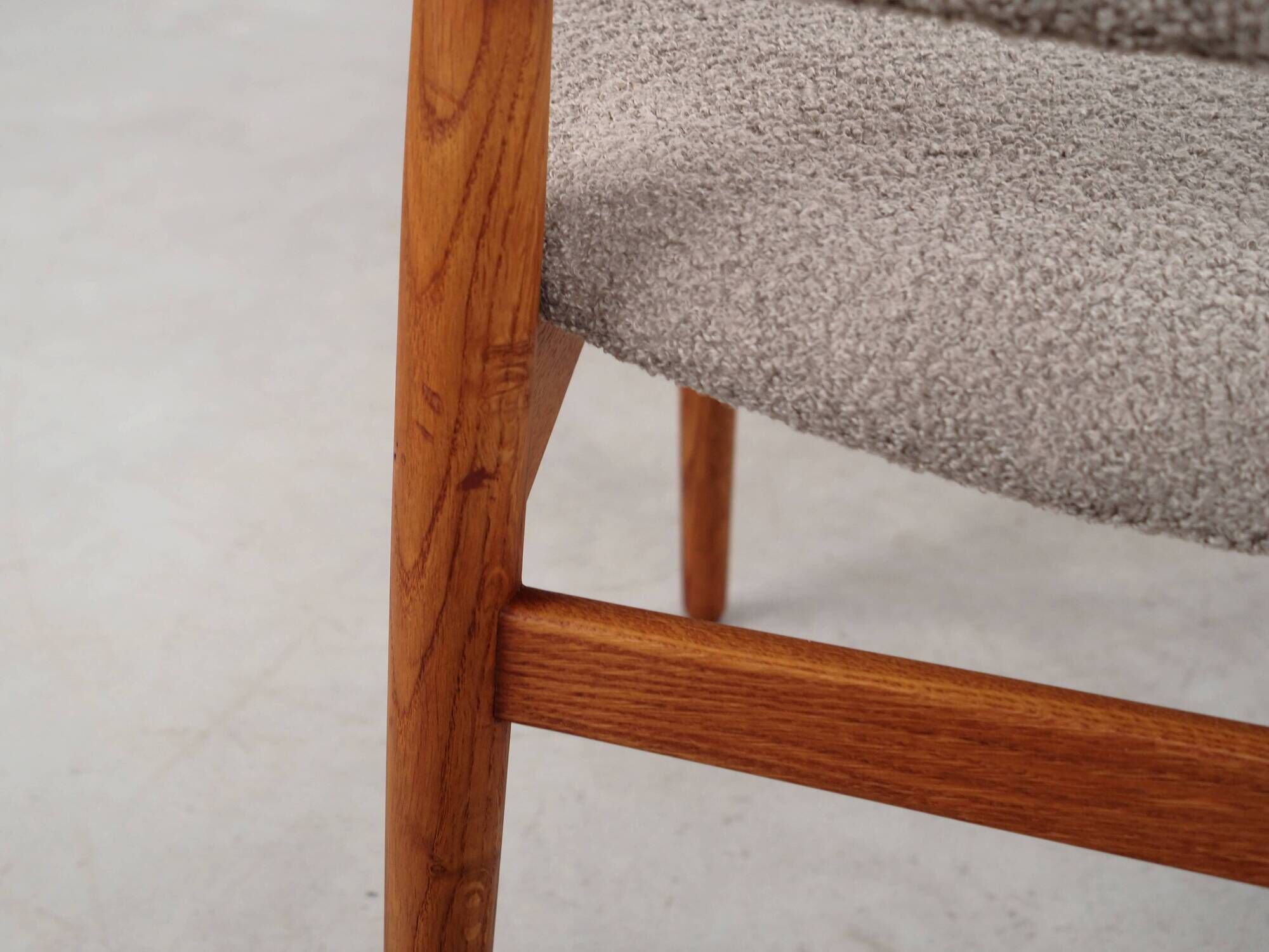Oak armchair, designer: Ejner Larsen & Aksel Bender Madsen for Fritz Hansen