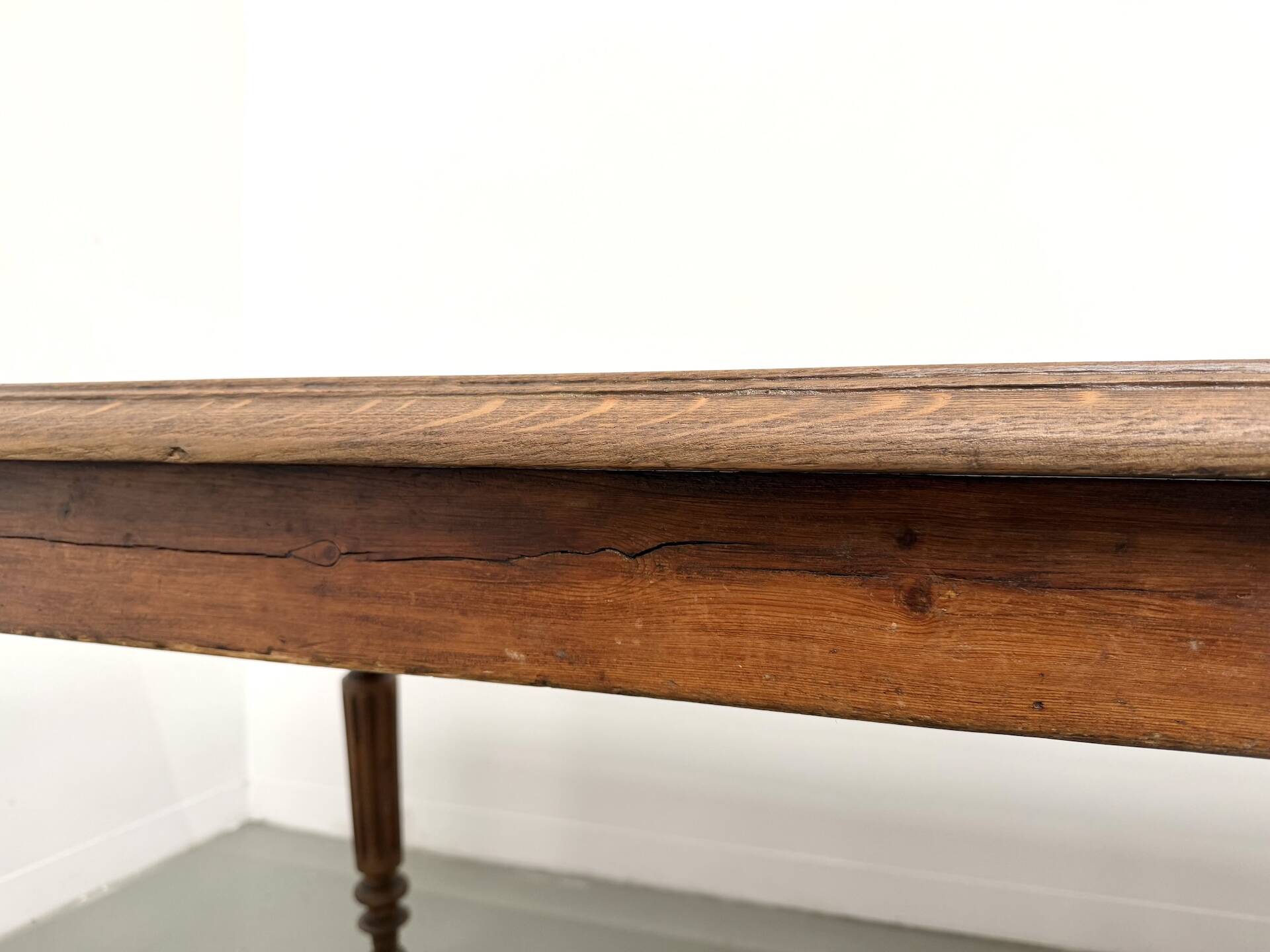 Table en chêne massif à 6 pieds tournés (1900)