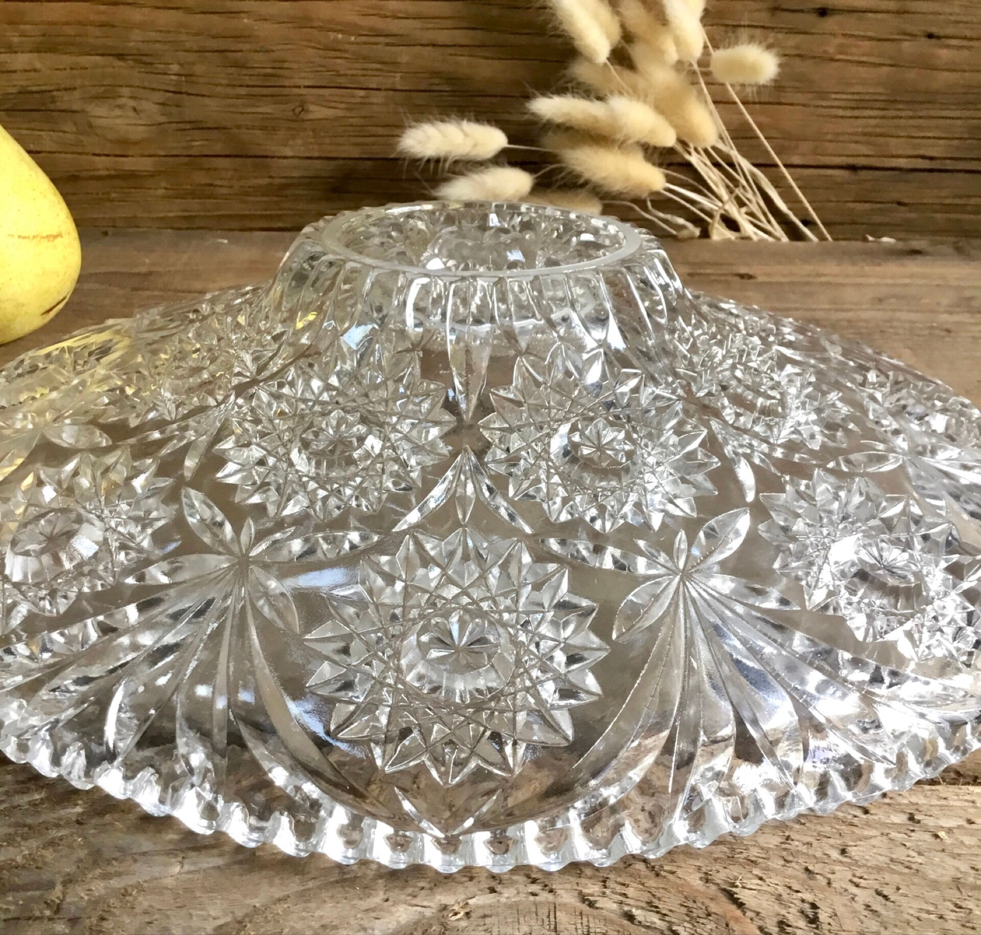 Coupe à fruits en verre ciselé 