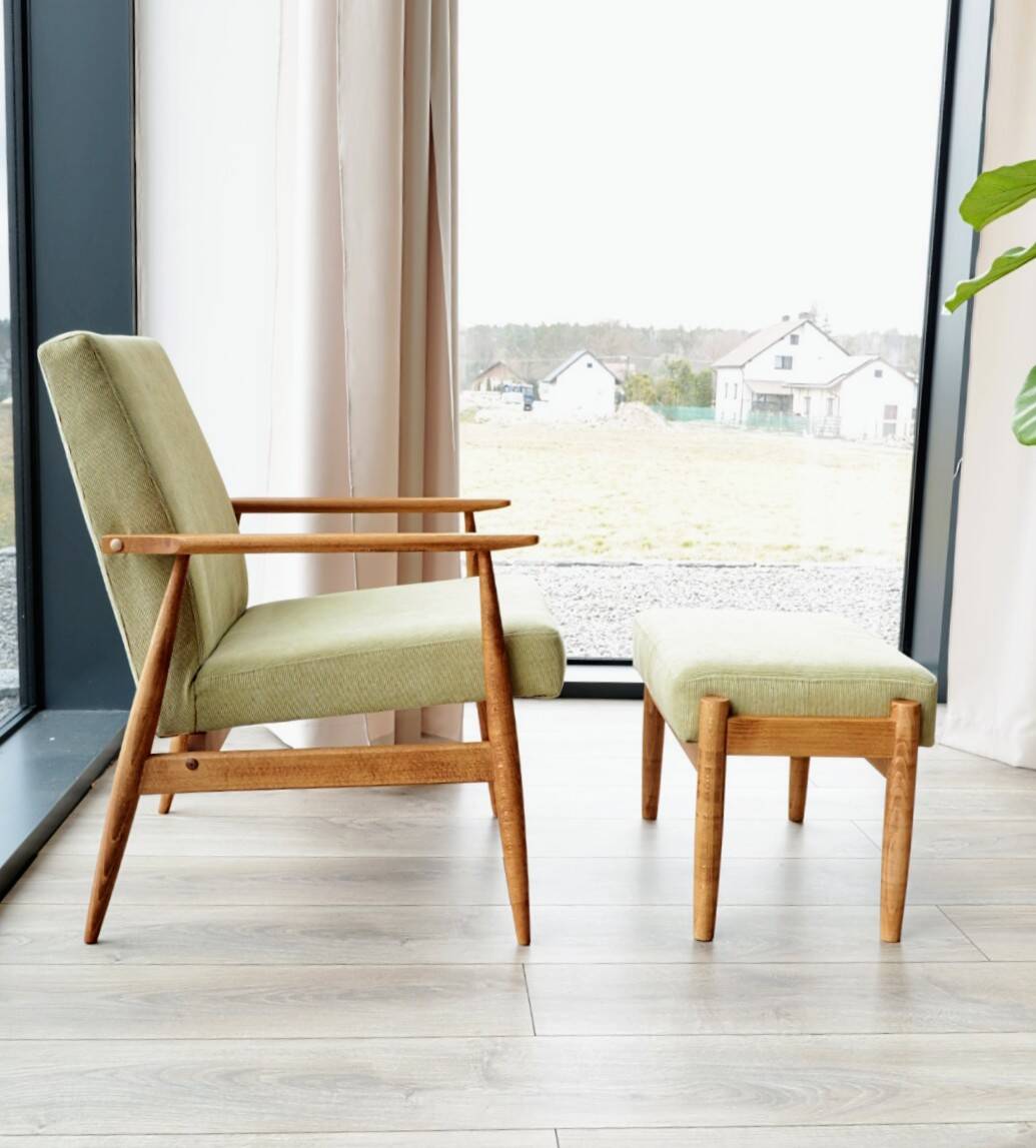 Fauteuil scandinave en bois avec repose-pieds vert olive