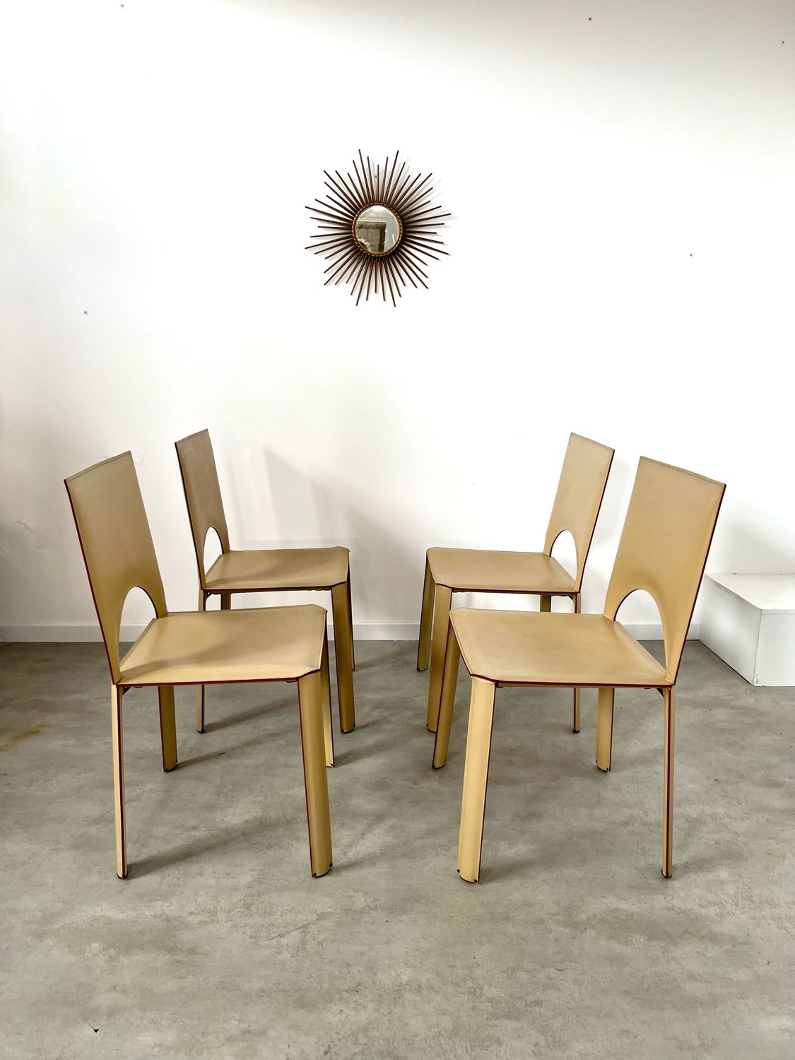 Lot 4 chairs all leather cream design 70s/80s Italy vintage