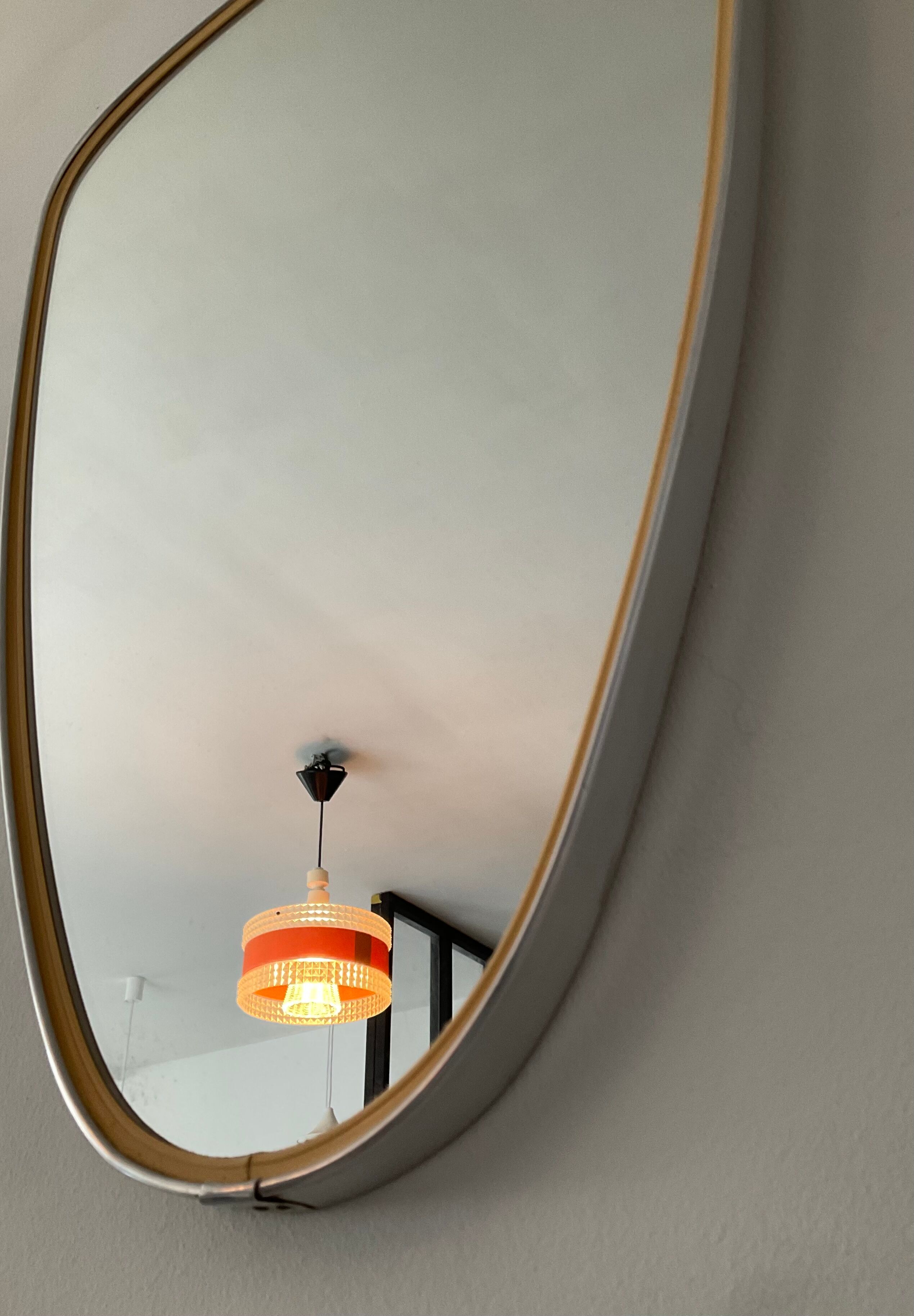 Asymmetrical mirror Deknudt from the 60s