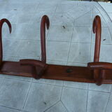 Coat rack with four double curved wooden pads