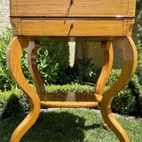 Table à ouvrages en loupe de frêne époque Charles X