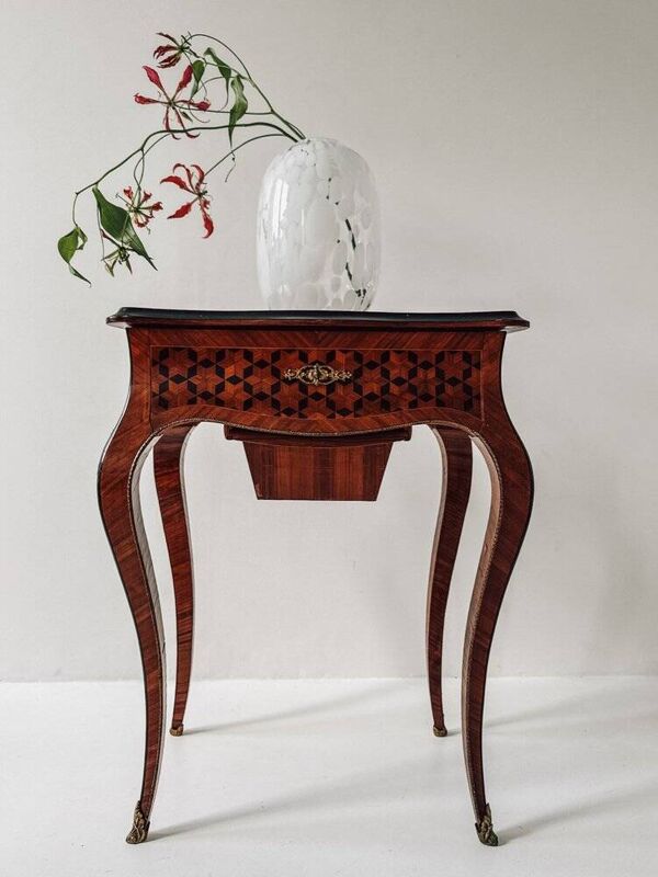 Table de toilette en marqueterie Louis XV / Louis-Philippe, 1850-1900