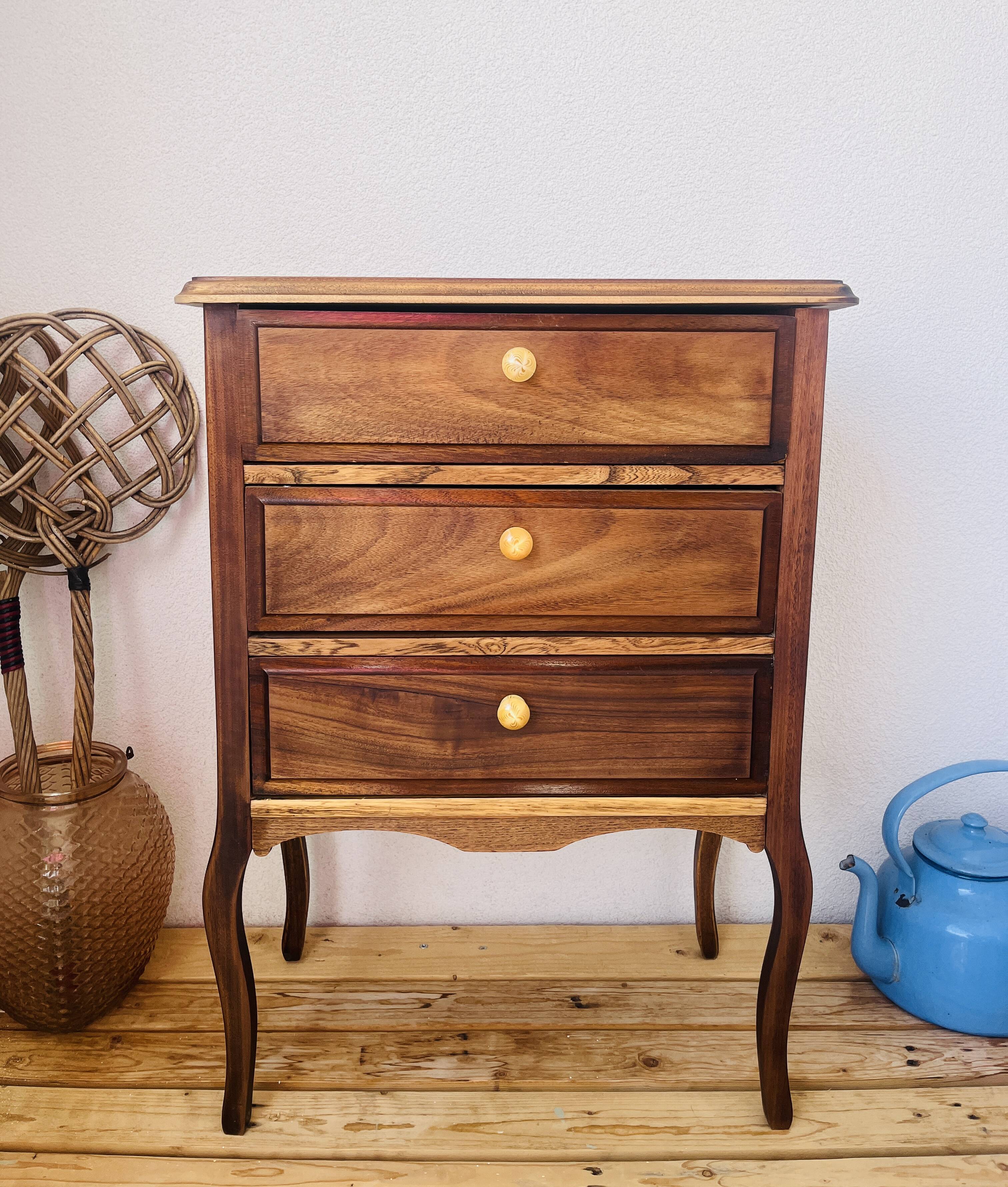 Vintage chest of drawers