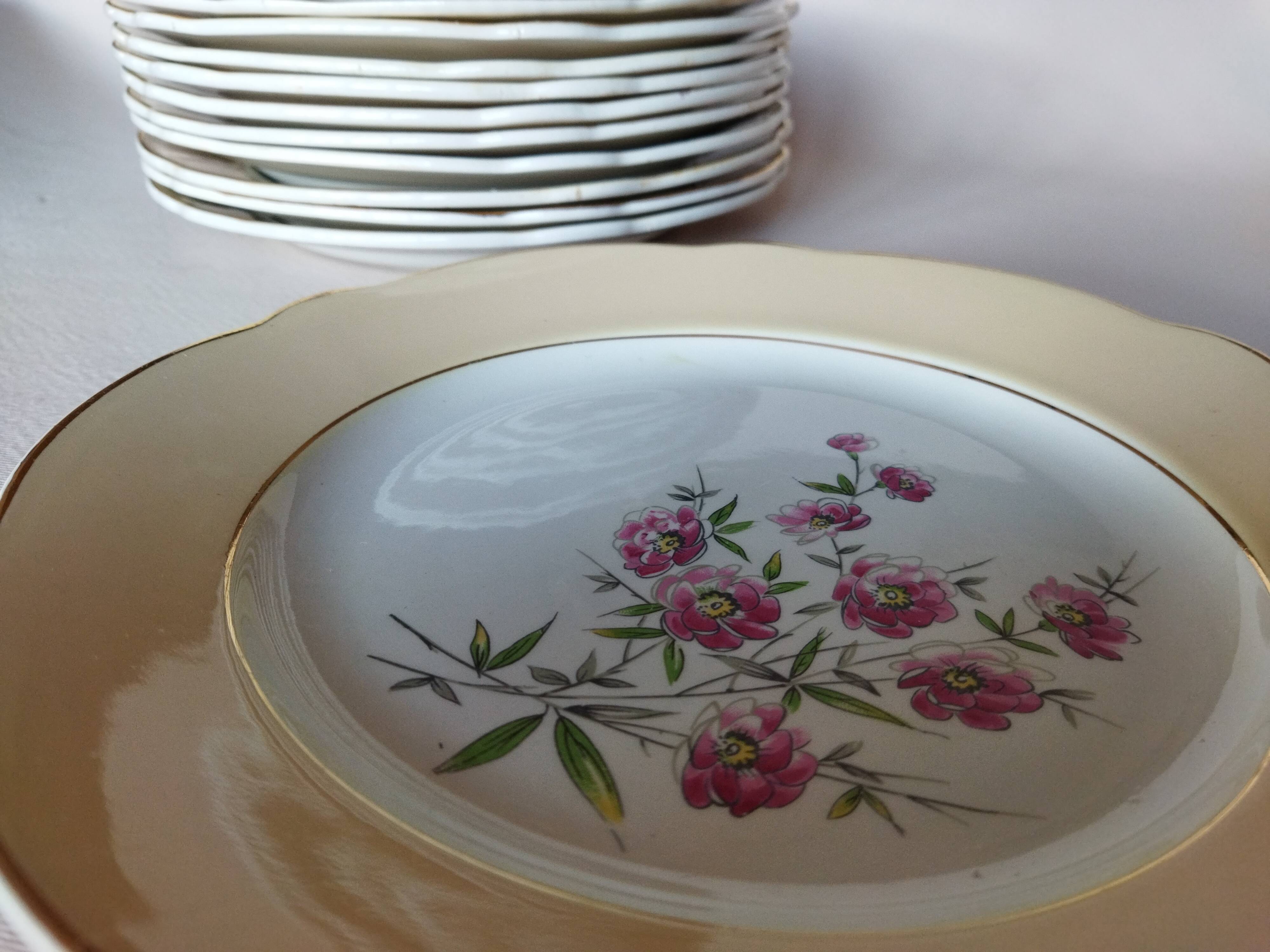 8 assiettes plates K&G Lunéville