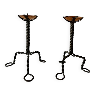 Paire de chandeliers anciens de style Arts & Crafts en fer forgé et cuivre