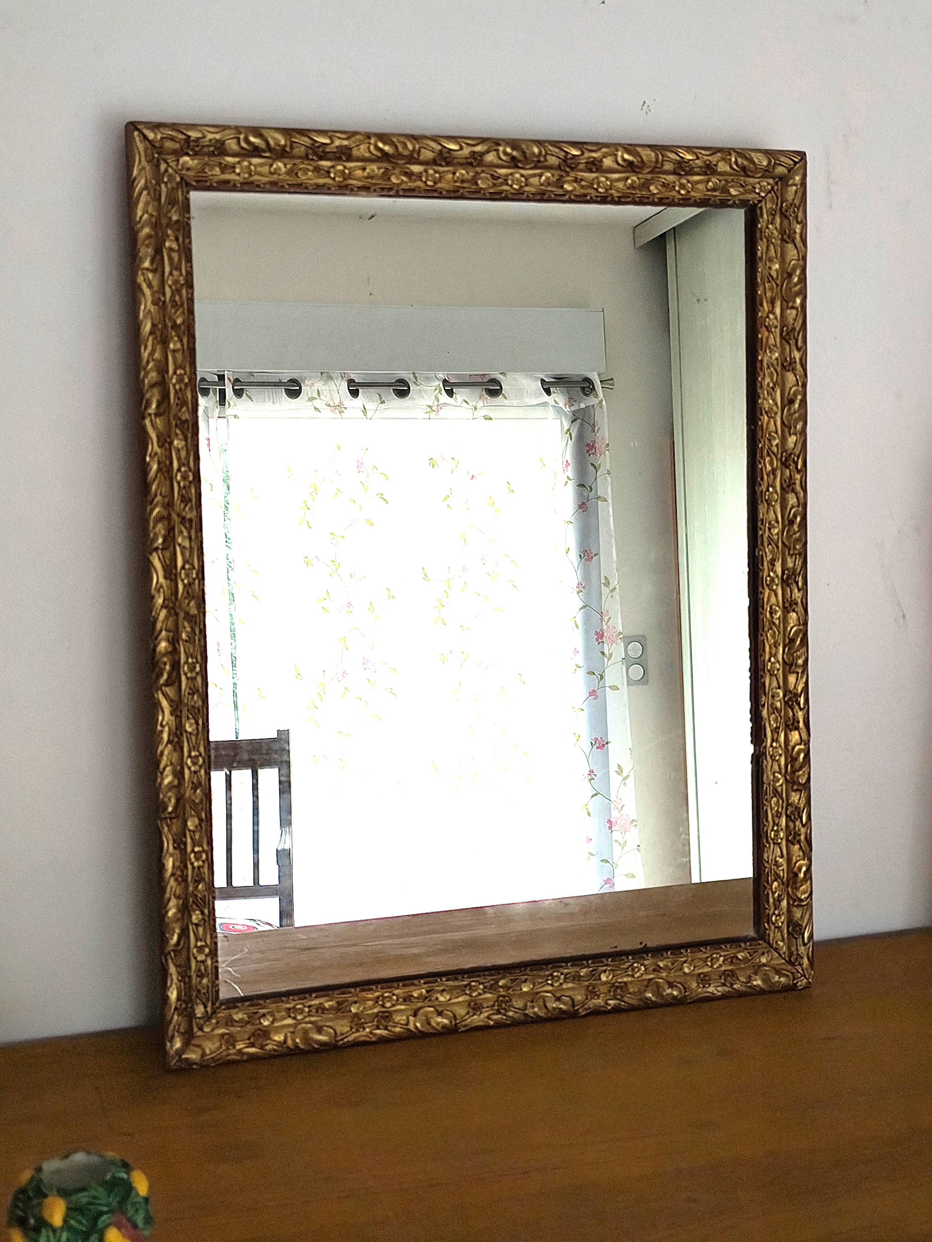 Miroir rectangulaire Art déco, cadre doré et travaillé