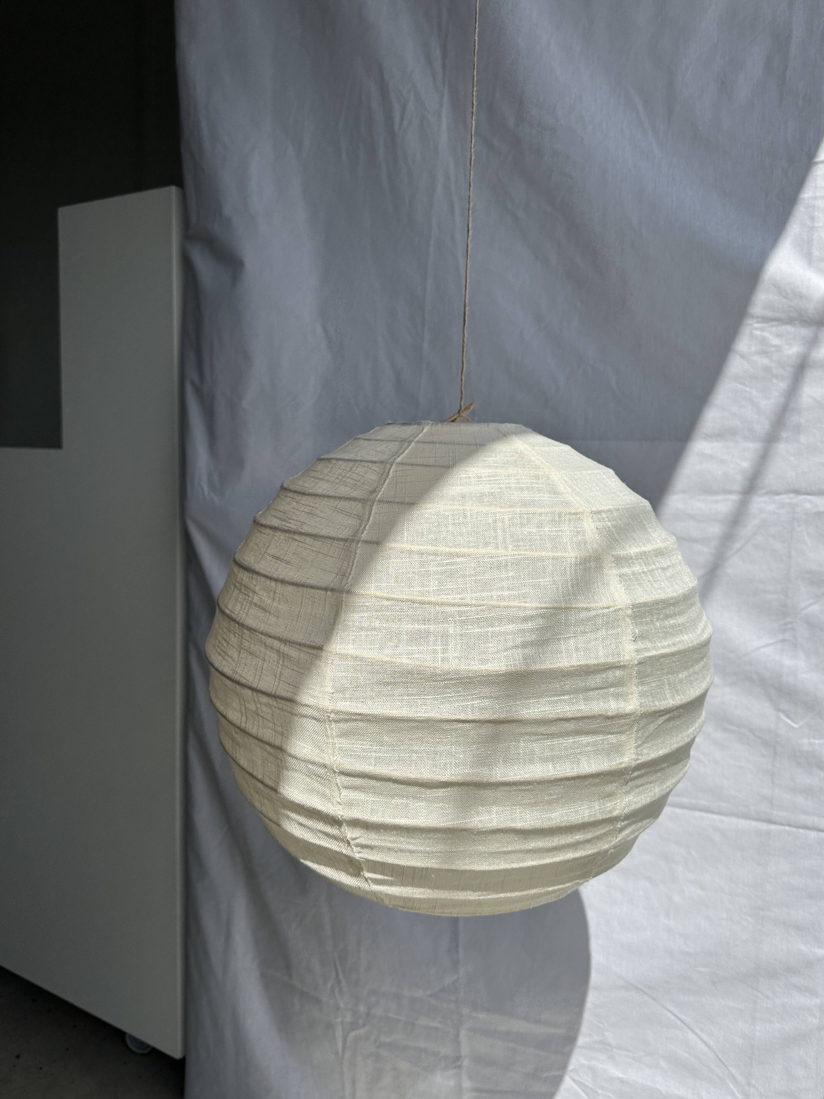 Average suspension in rattan and natural linen, Japanese-style, round D:40.