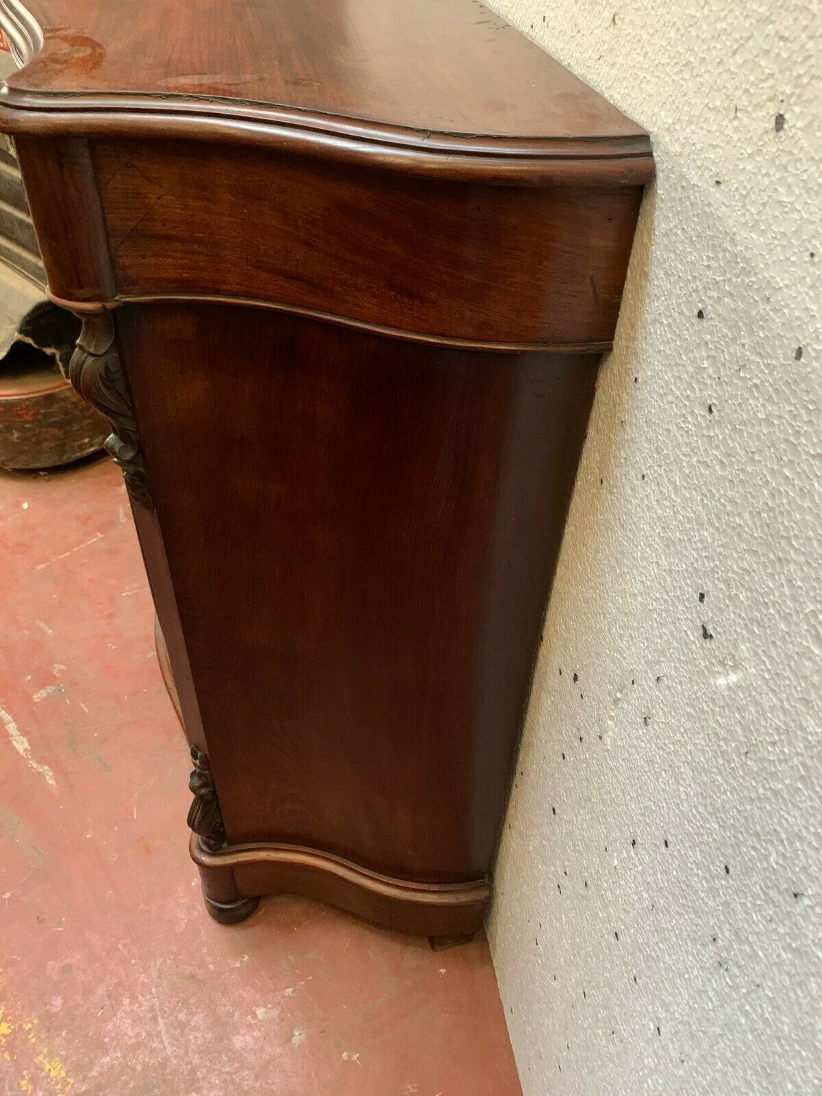 Vitrine galbée Louis Philippe en acajou XIX siècle