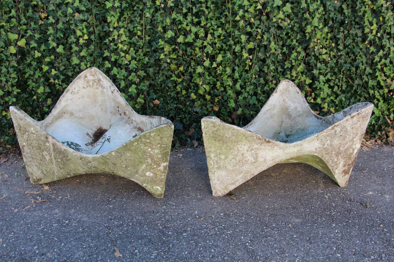 Pair of "Tooth" Planters by Willy Guhl