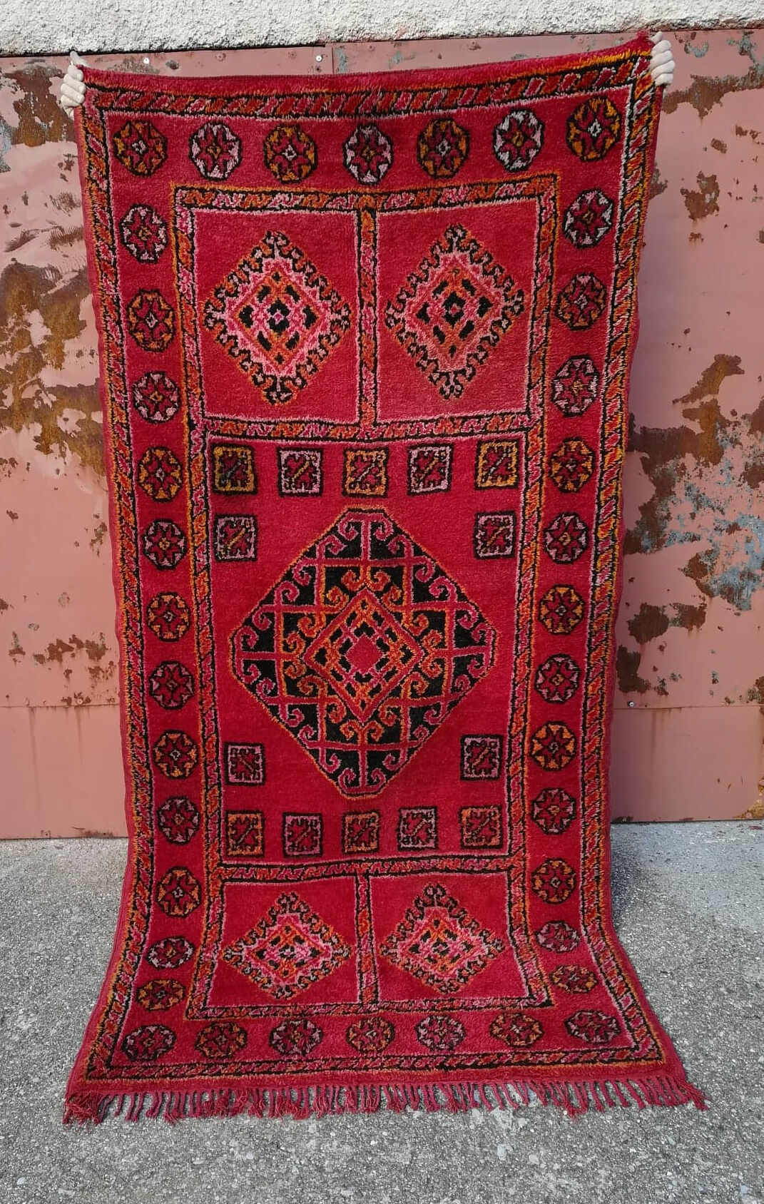 Tapis berbère marocain vintage Boujaad de Khenifra 250x120 cm