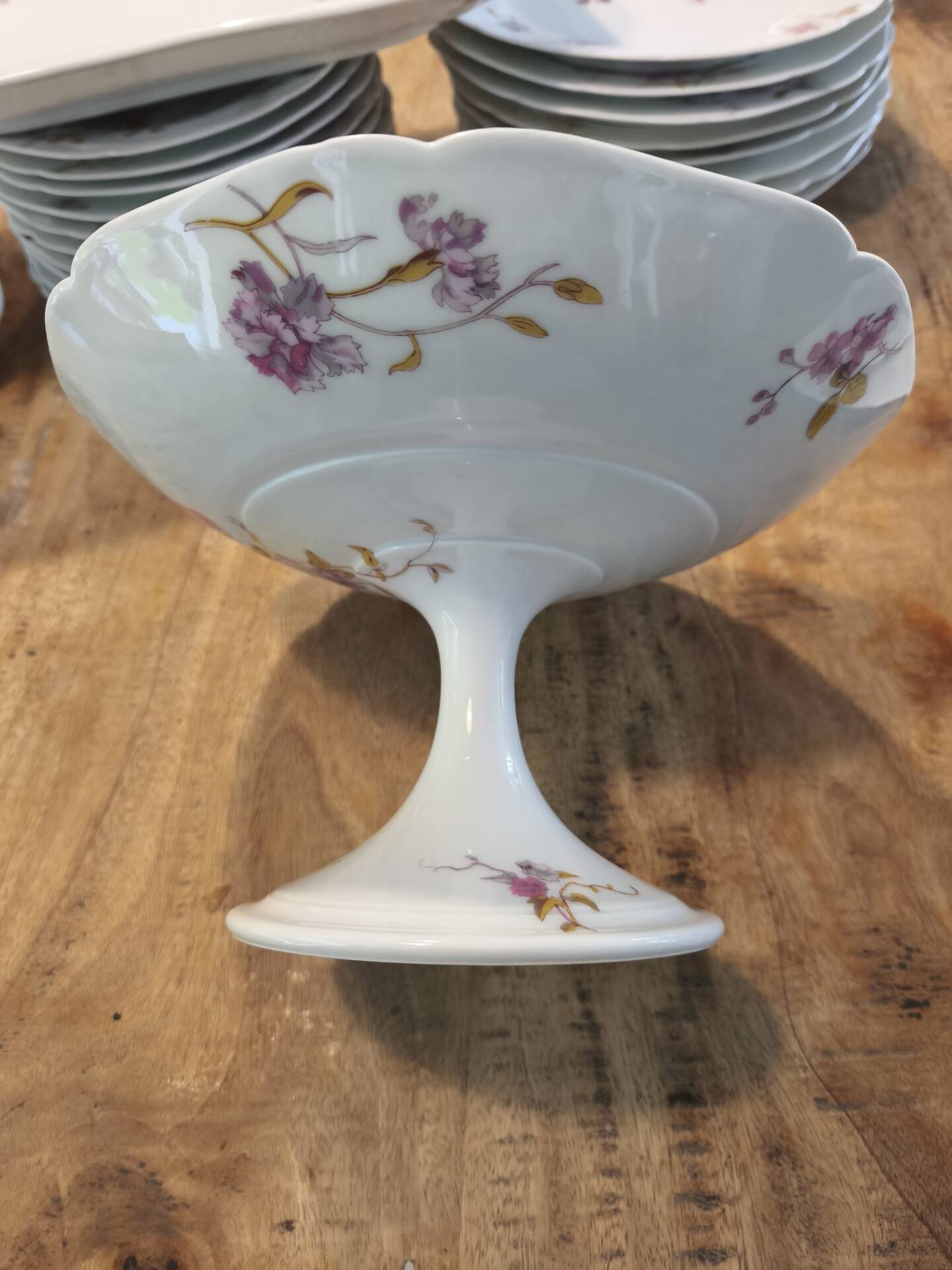 Plate, cut