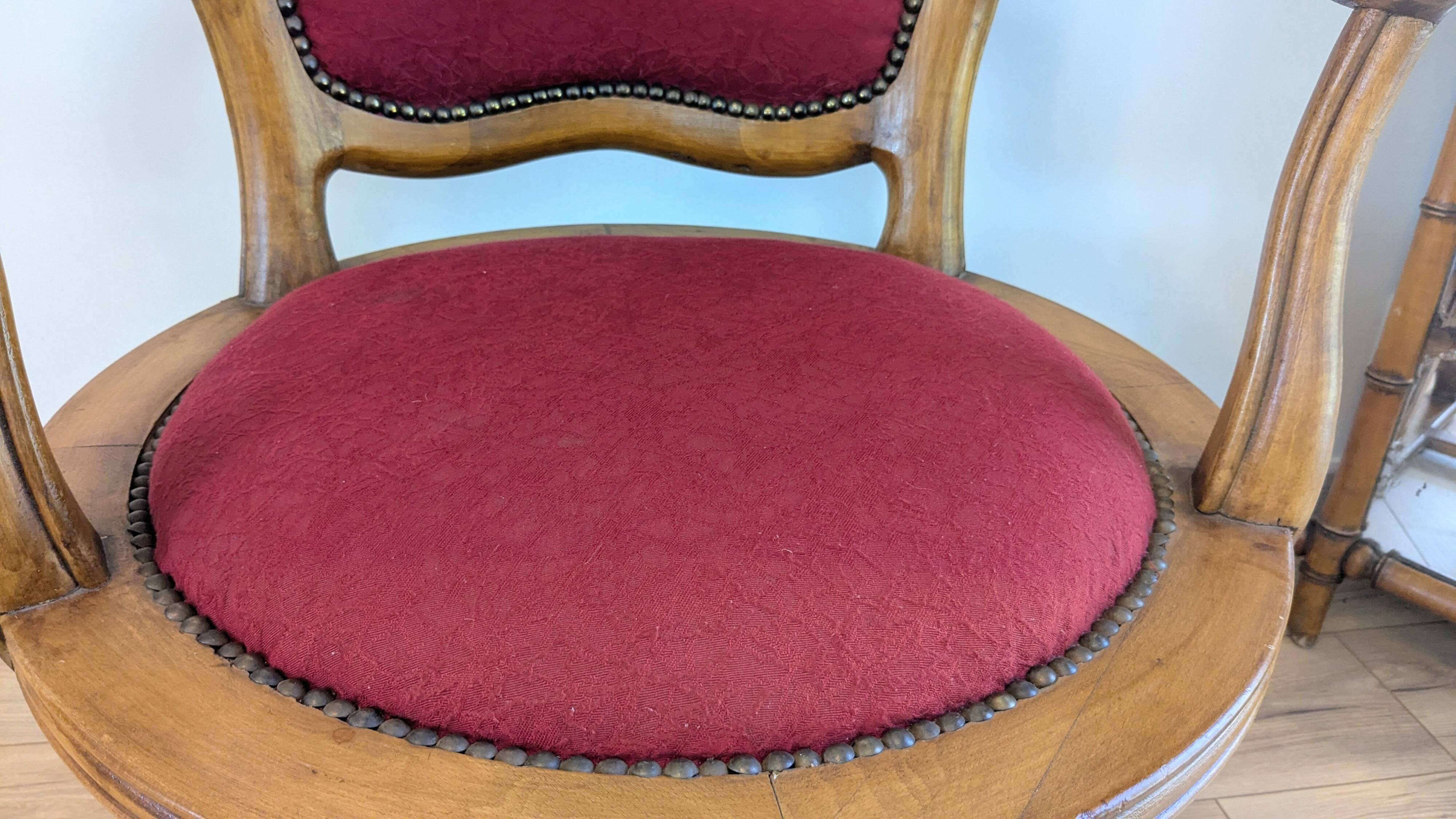 Vintage captain's chair in wood and garnet fabric — a seat with character