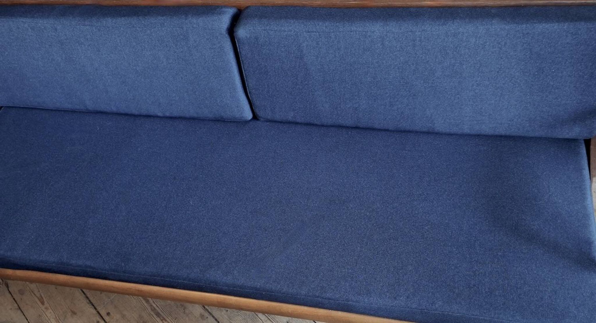 Sofa-lit convertible en teck danois avec compartiment pour dossier, années 1960.