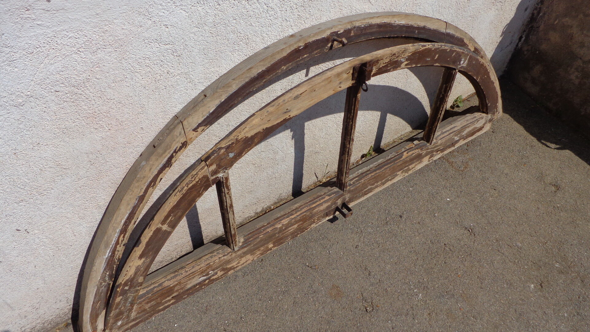 Opening half moon window