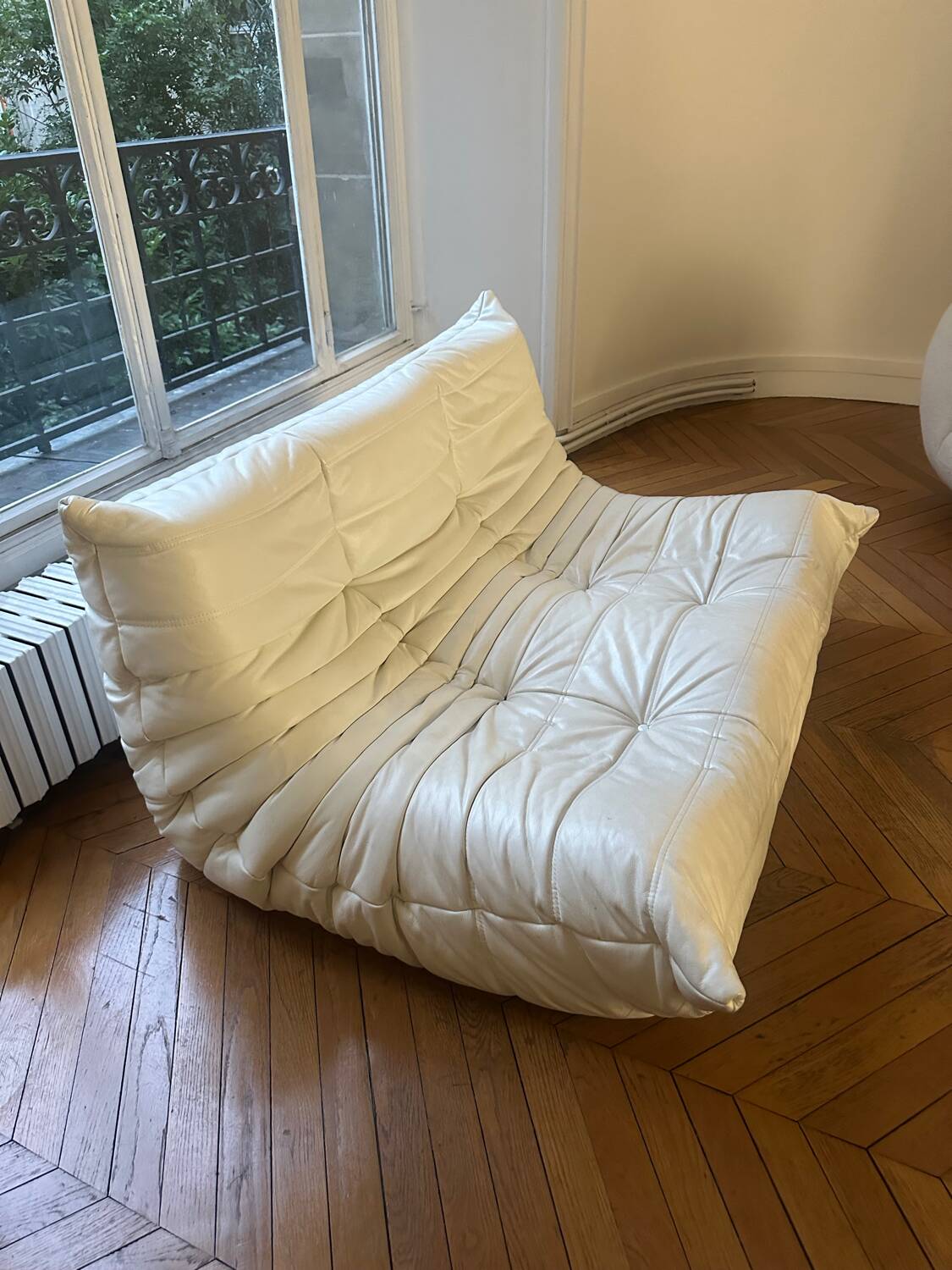 Canapé 2 places Togo blanc cuir vintage