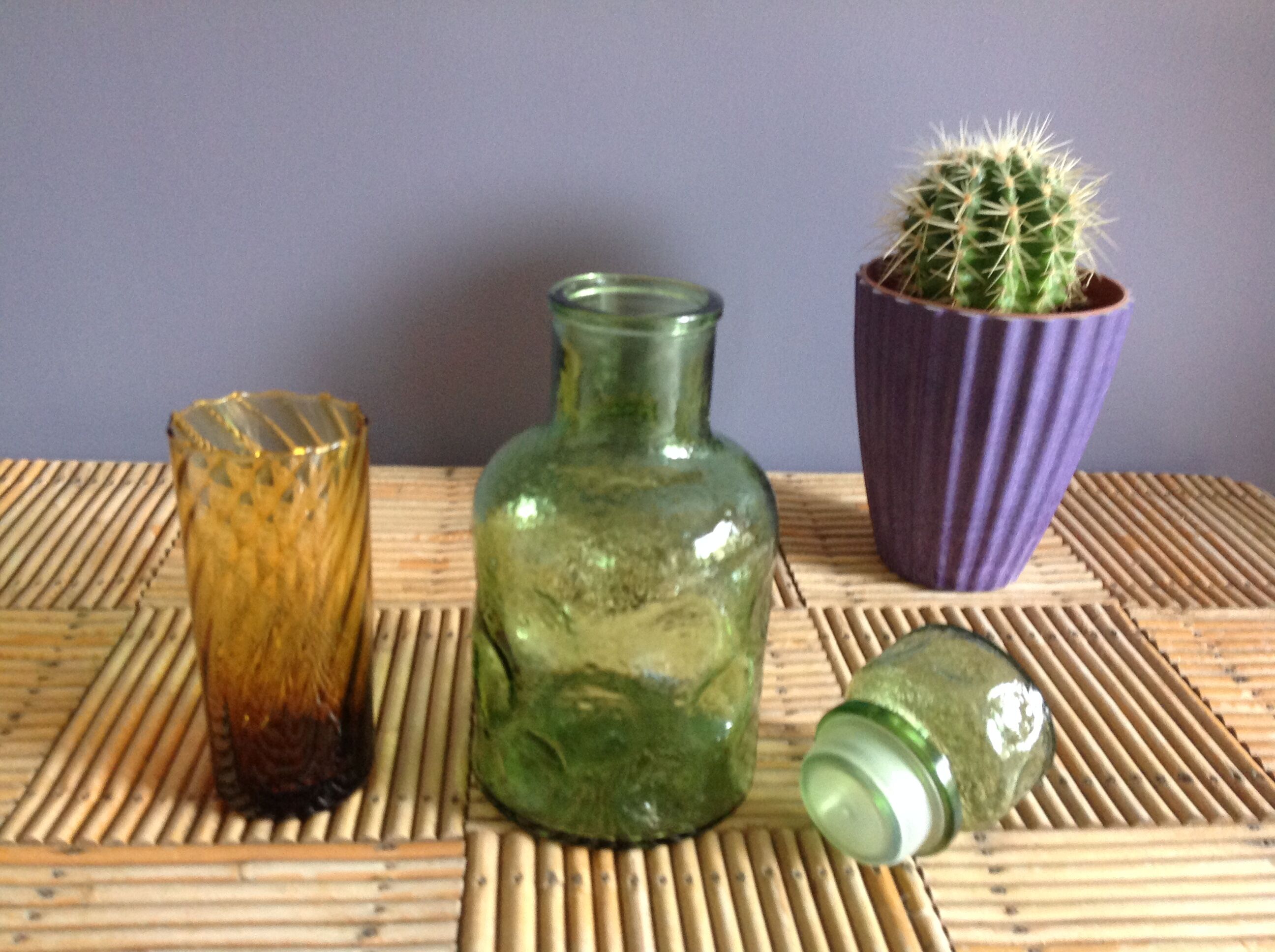 Carafe année 70 avec son verre à orangeade ambré