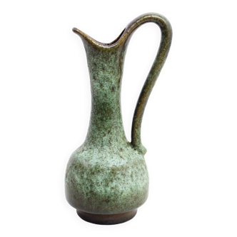 WG pitcher vase 1970